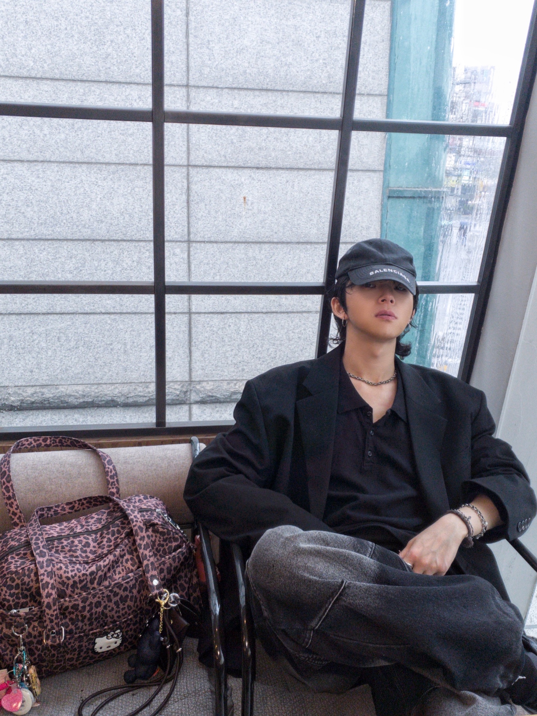 BLR Embossed Wave Washing Wide Denim Pants Black 착용 스타일