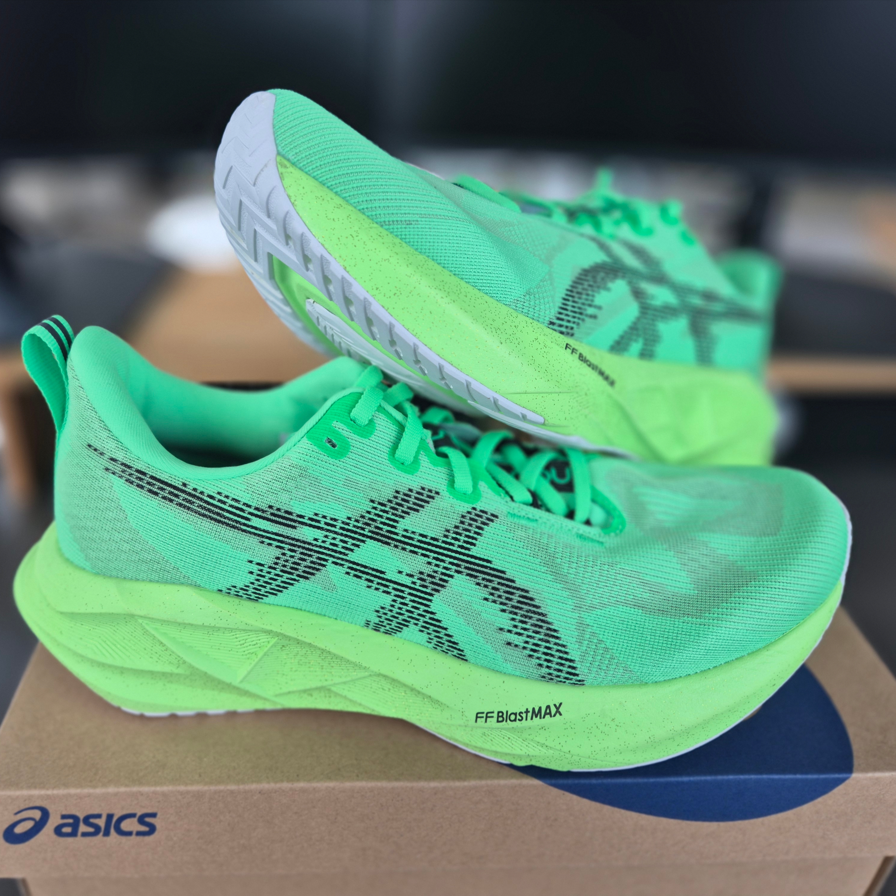 Asics Novablast 5 Ekiden Vital Green Black, Asics Superblast 2 Ekiden Vital Green Black 착용 스타일