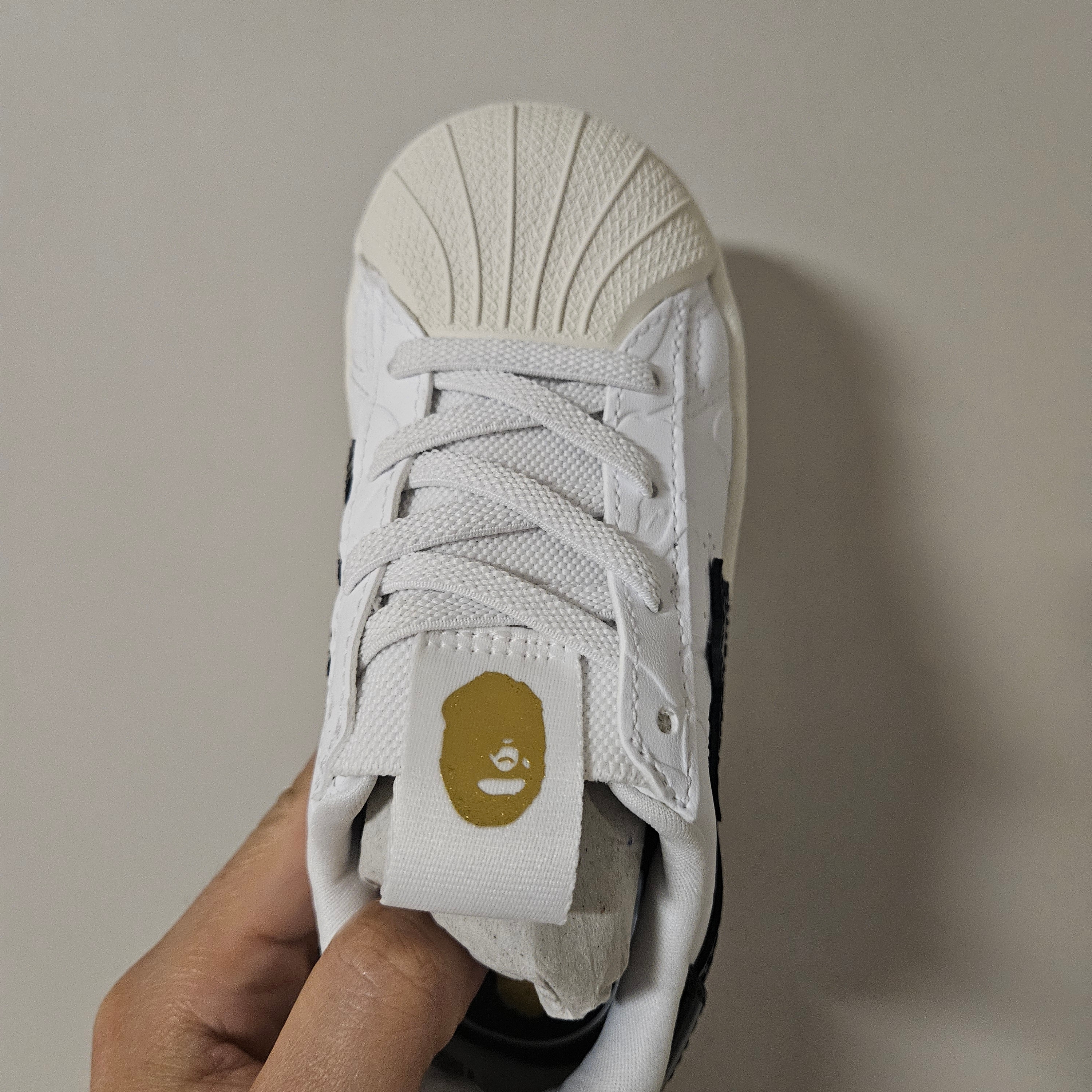 (Infant) Adidas x BAPE Adiform Superstar 360 Cloud White Core Black 착용 스타일