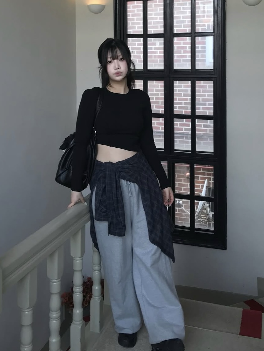 PHOS333 W Diagonal Long Sleeved Black 착용 스타일 - 2