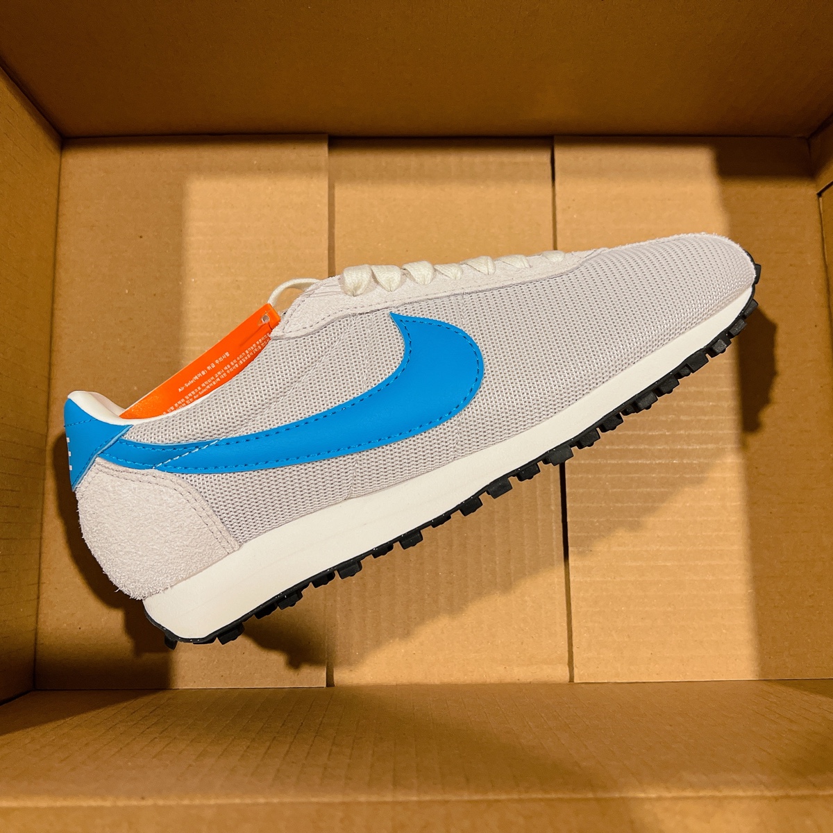 Nike LD-1000 Vast Grey Sail 착용 스타일