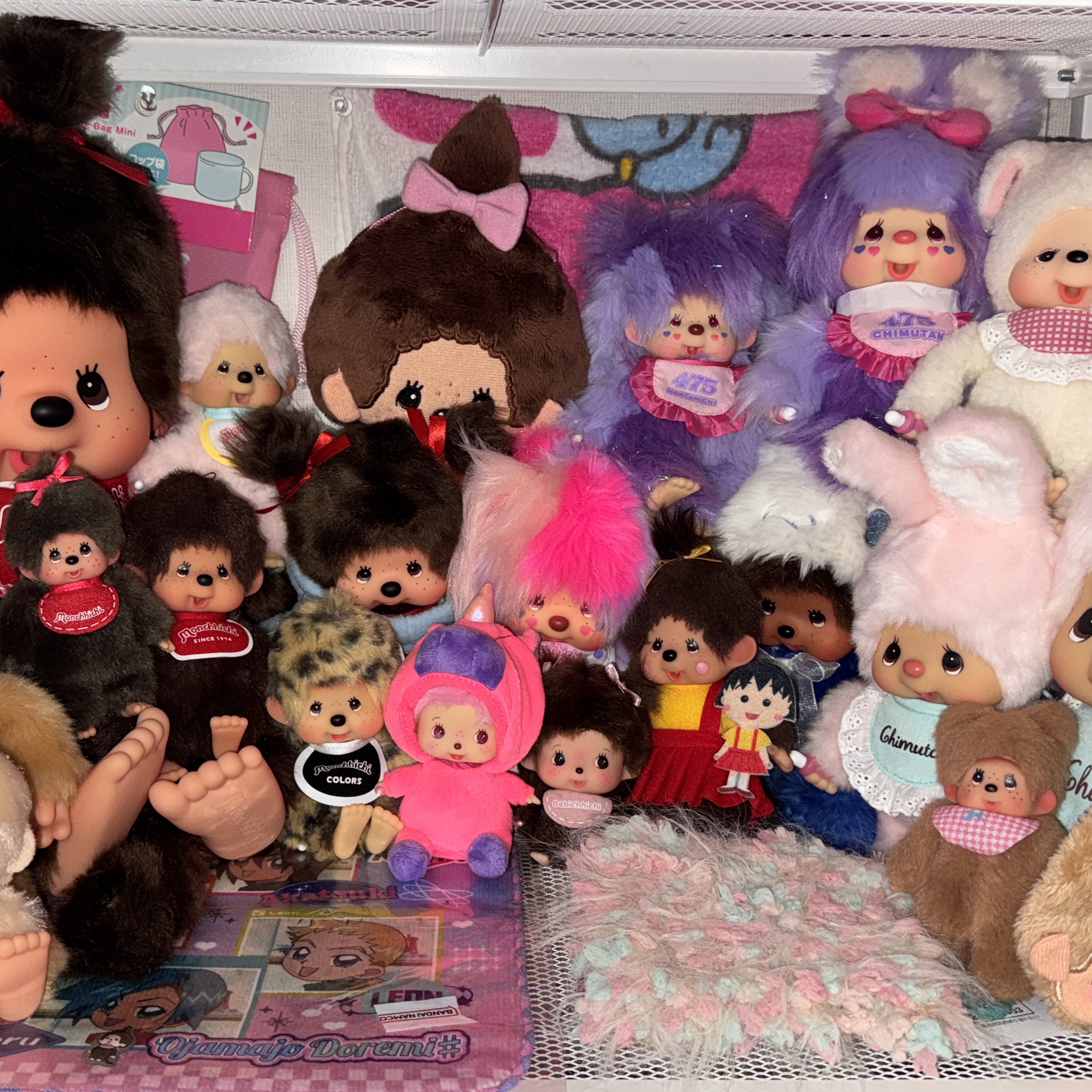 Monchhichi SS Girl Key Chain Brown, Monchhichi Bebichhichi Bighead SS Girl Key Chain Pink 착용 스타일