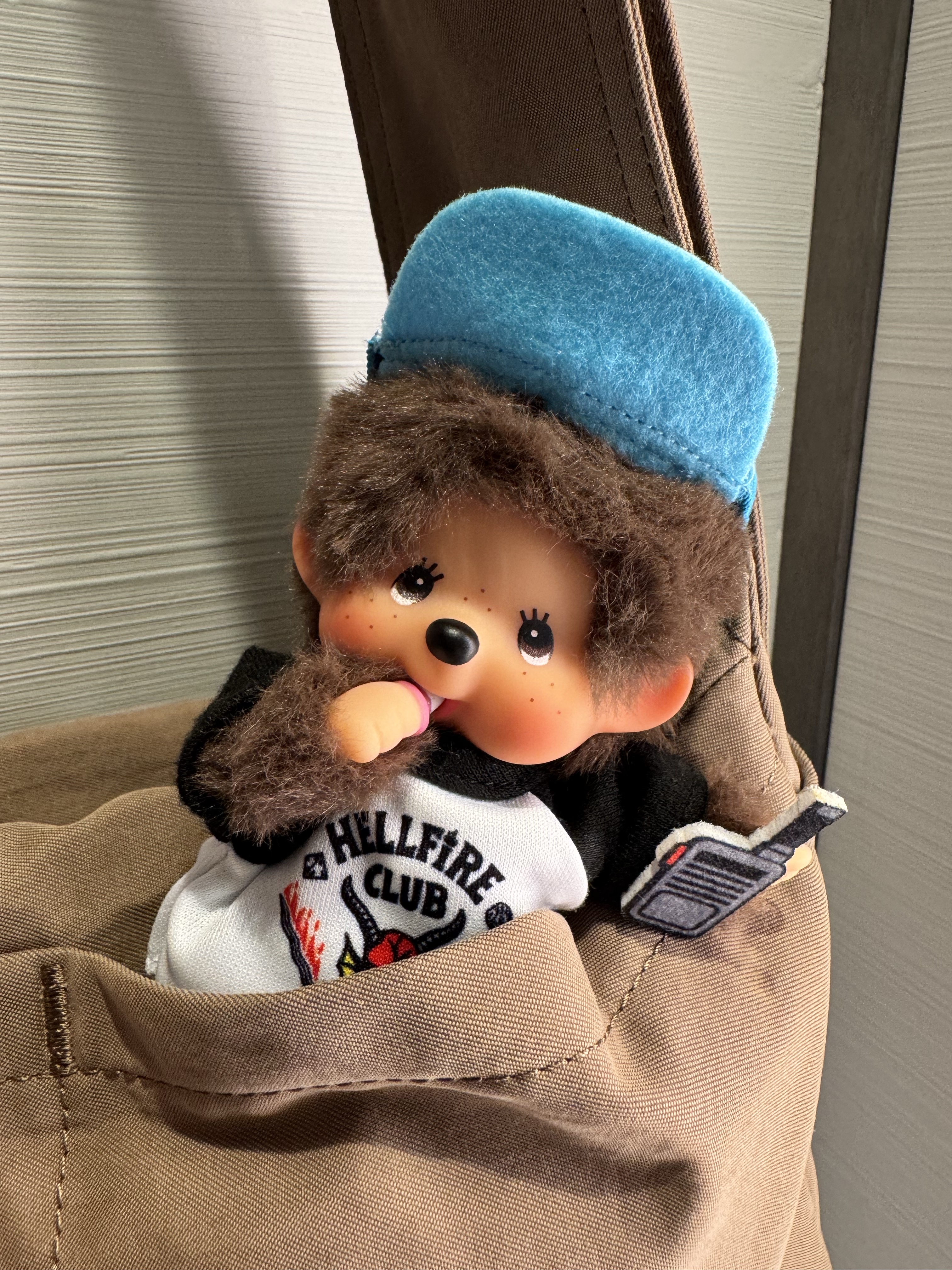 COS Nylon Mini Slouchy Crossbody Bag Clay, Monchhichi x Strange Things Key Chain Hellfire Club 착용 스타일 - 4