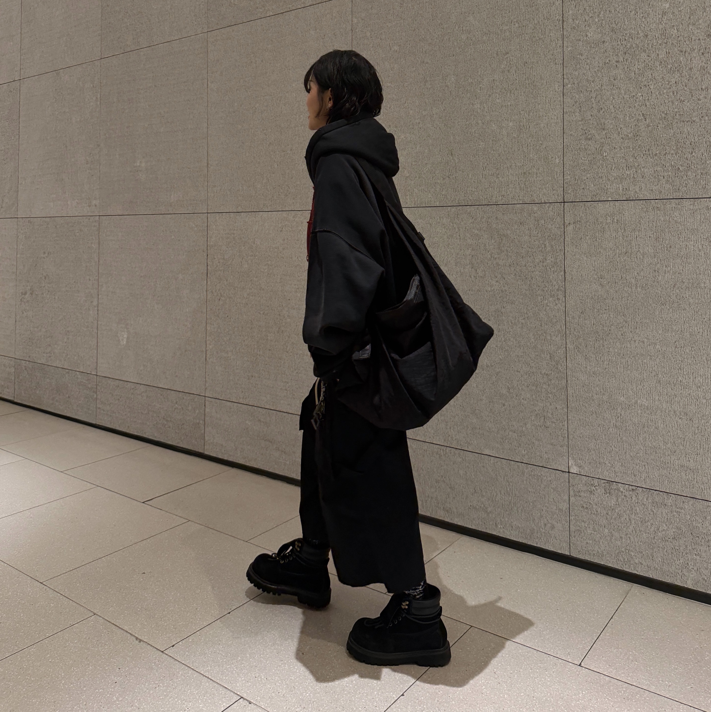 Flavorism VTG Washed Bermuda Pants Washed Black, Undermycar Burning Wasteland Multi Patched Zipped Hoodie Black 착용 스타일 - 2
