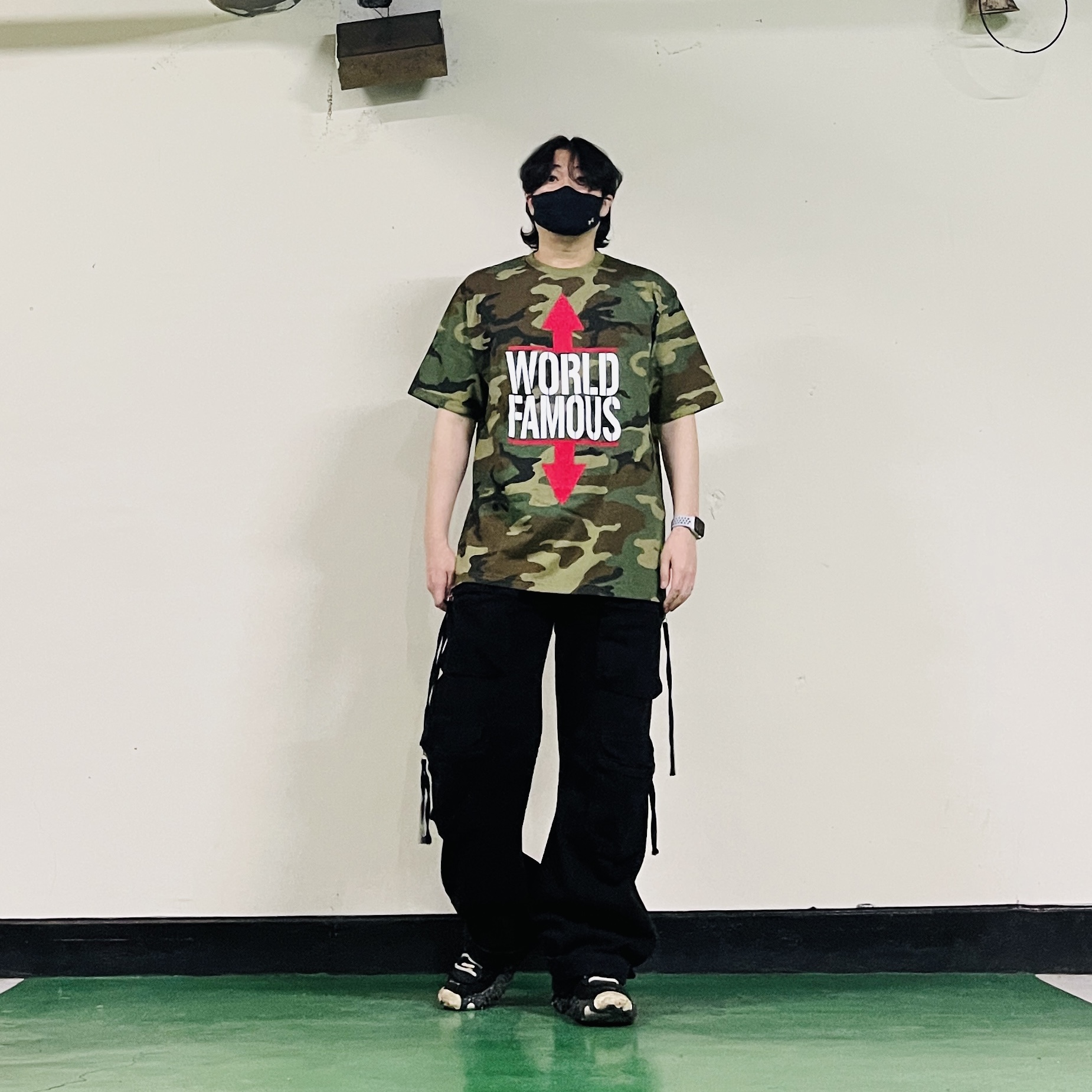Supreme World Famous T-Shirt Woodland Camo - 26SS 착용 스타일 - 1