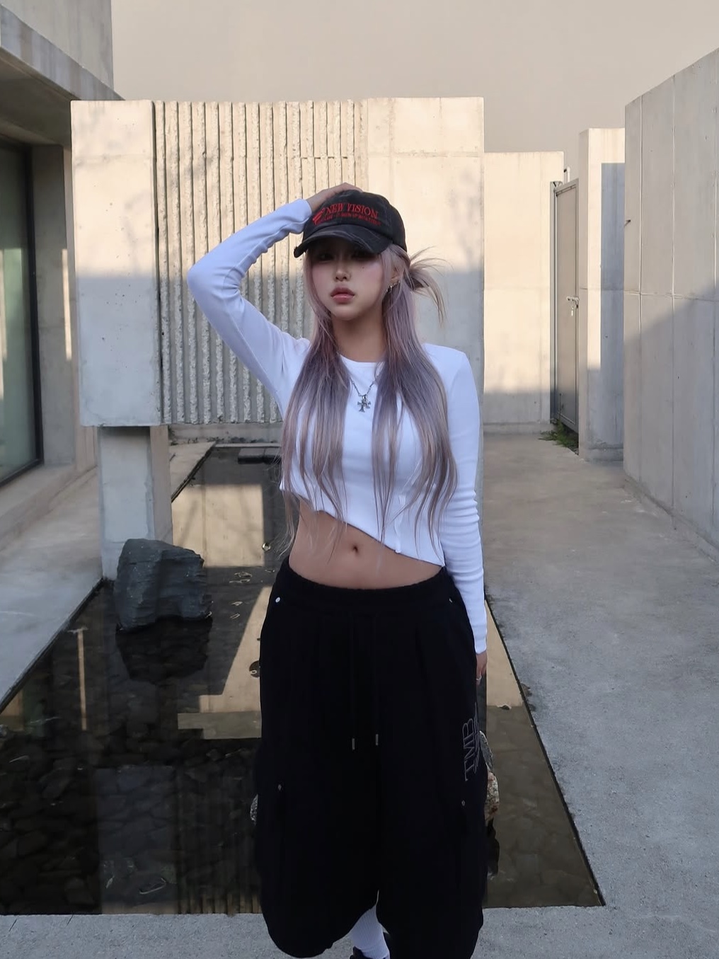 PHOS333 W Diagonal Long Sleeved White 착용 스타일 - 2