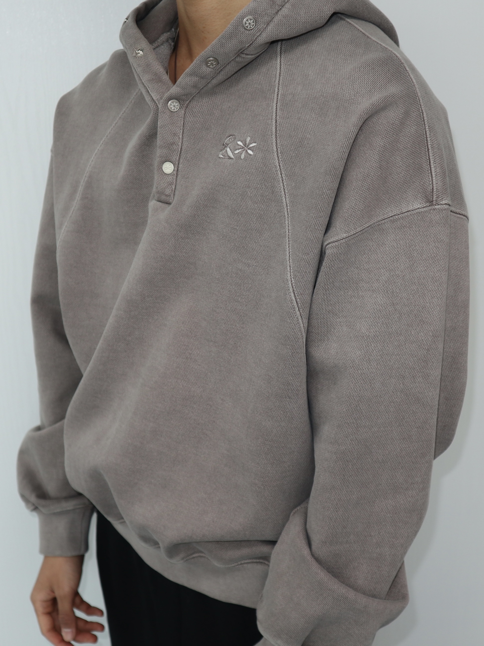 Riomeu Pigment Heavy Sweat Burton Hoodie Brown 착용 스타일 - 3