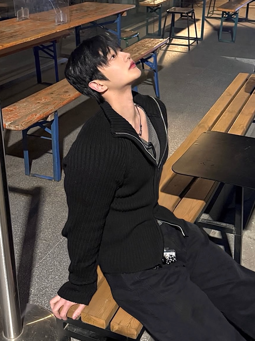 PHOS333 M Stand Neck Knit Zip-Up Black 착용 스타일 - 2