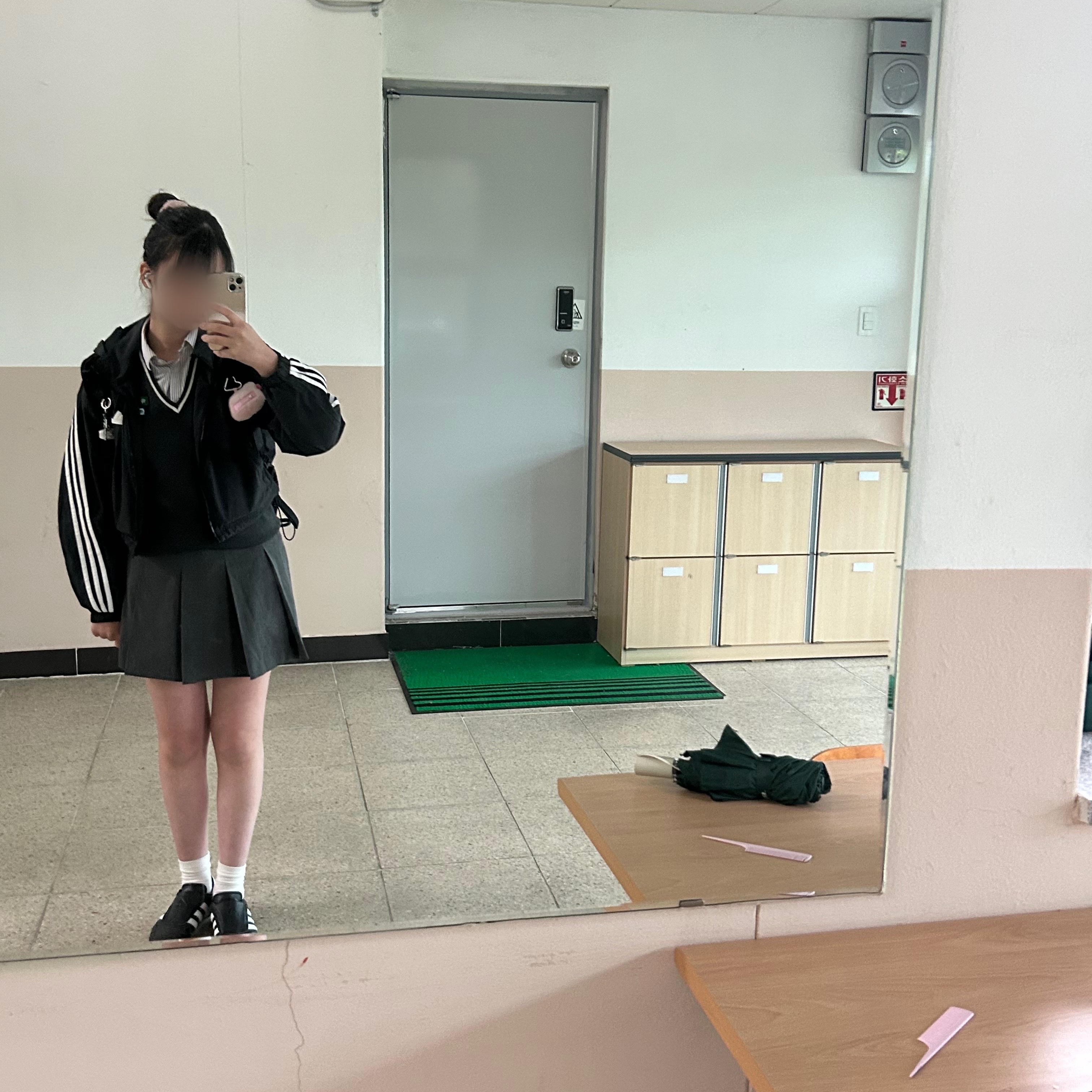 (W) Adidas Taekwondo Core Black Cloud White 착용 스타일 - 1