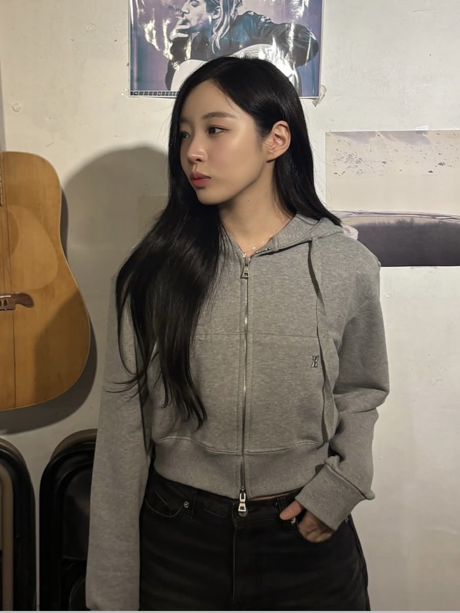 PHOS333 W Basic Crop Hood Zip Up 착용 스타일 - 3