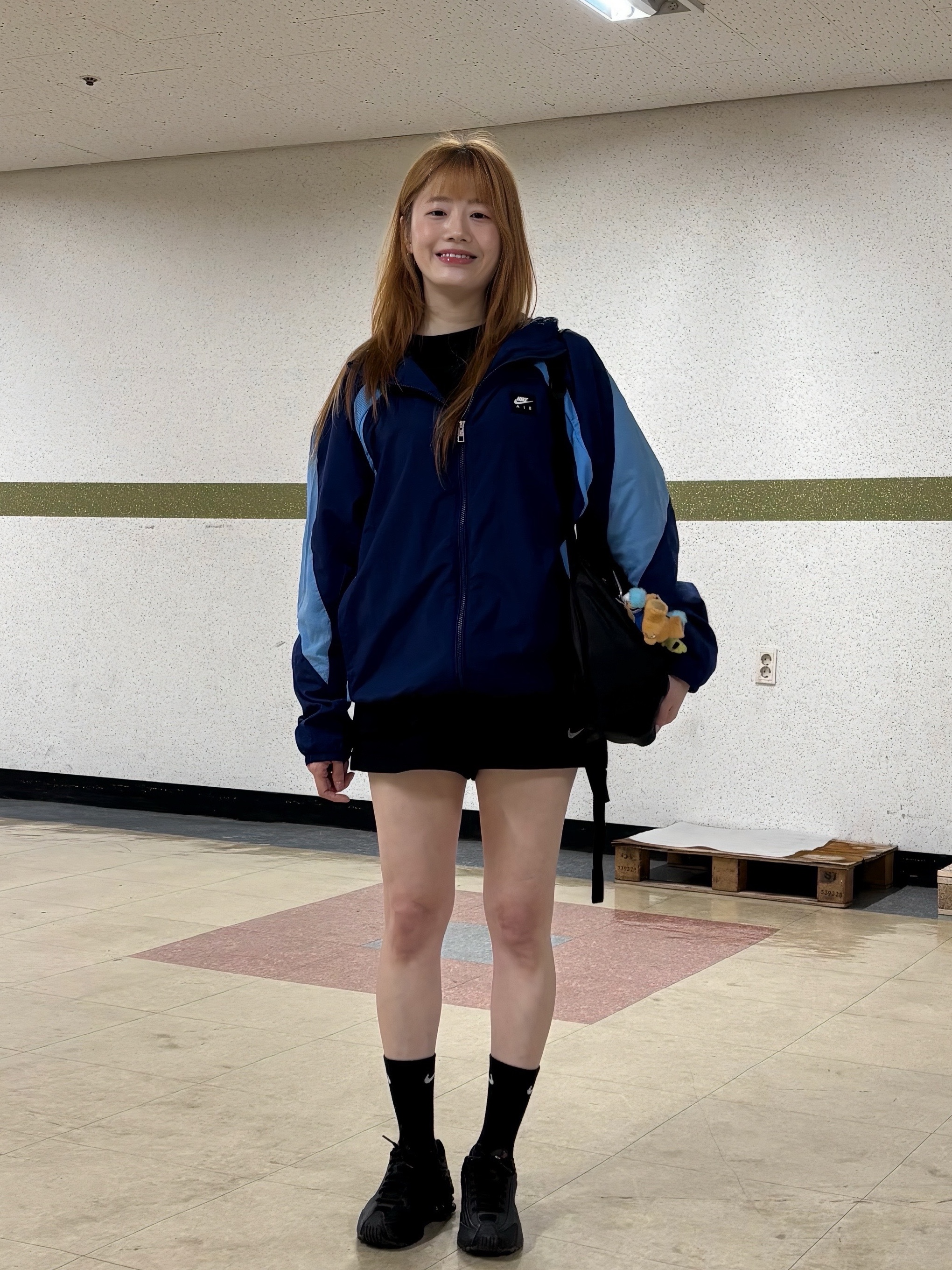 Starbucks x KBO Lions Bearista Keychain, (W) Nike Shox R4 Black 착용 스타일 - 3