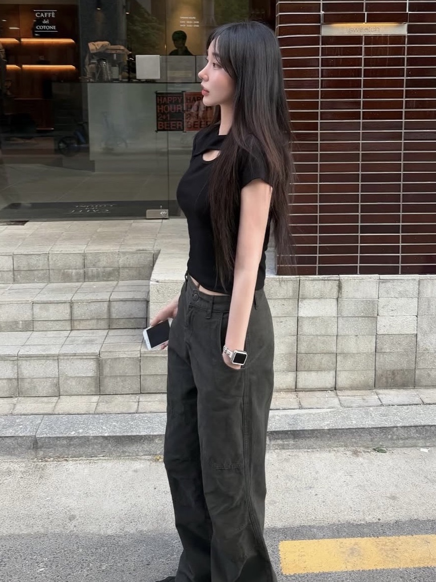 PHOS333 W Slim Fit Slit T-Shirt Black 착용 스타일 - 3