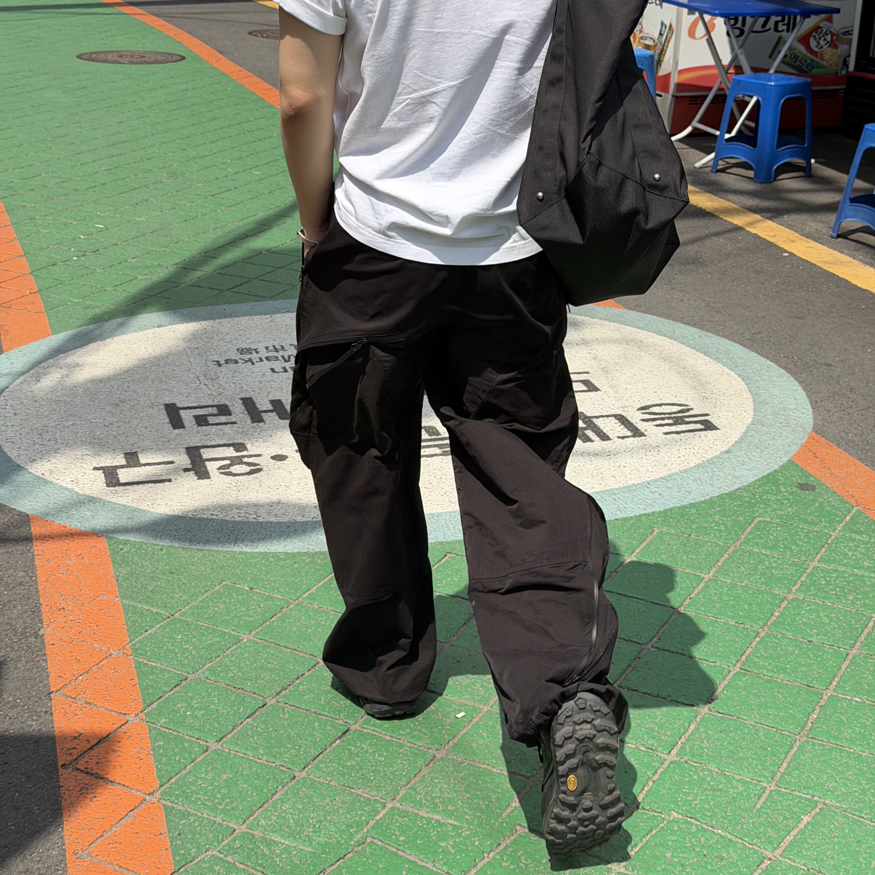 Ignota Core:13 Tote Bag Black, Sansan Gear Affine Curve Pants Black_26SS 착용 스타일