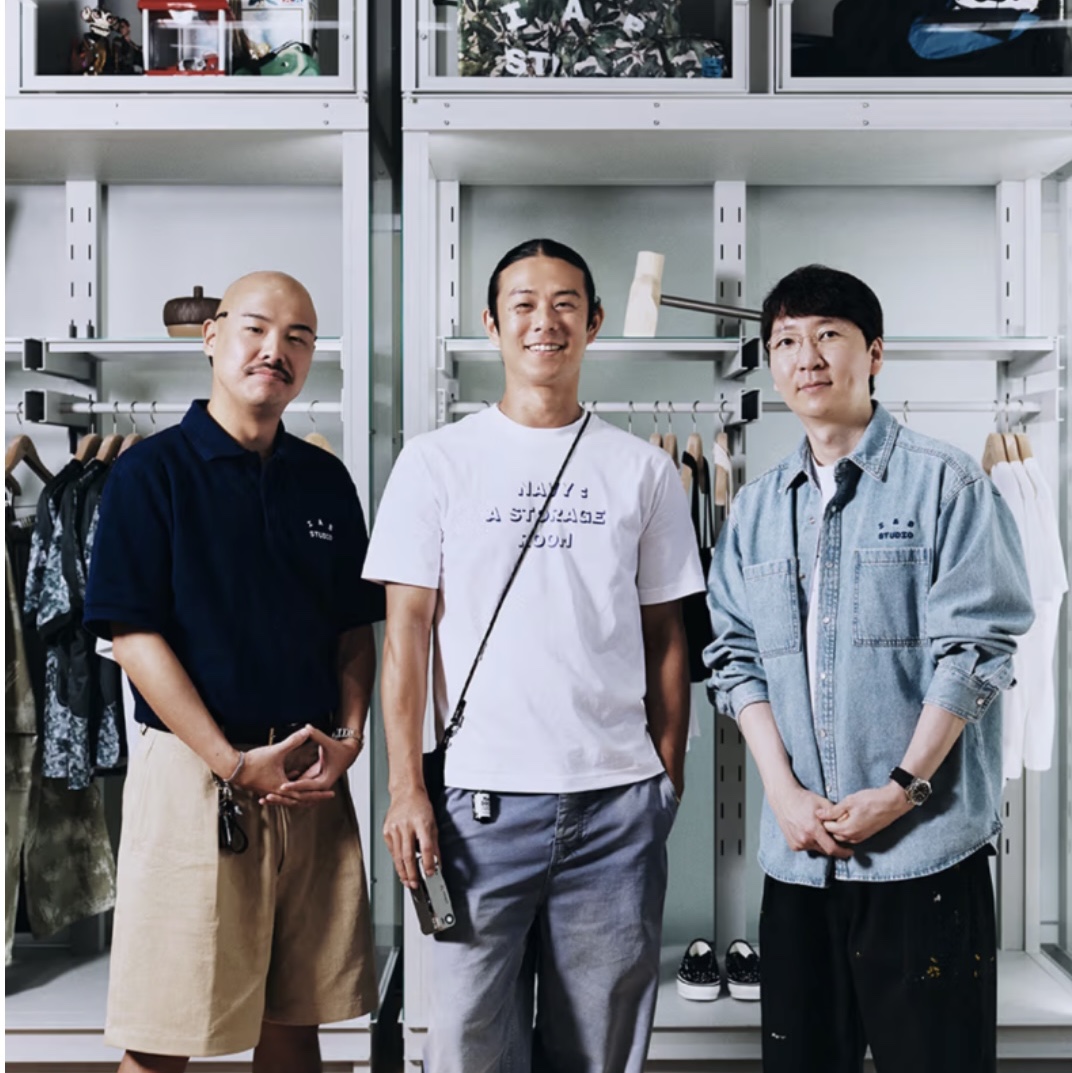 IAB Studio Studio Exclusive T-Shirt White, IAB Studio Denim Shirt Blue 착용 스타일