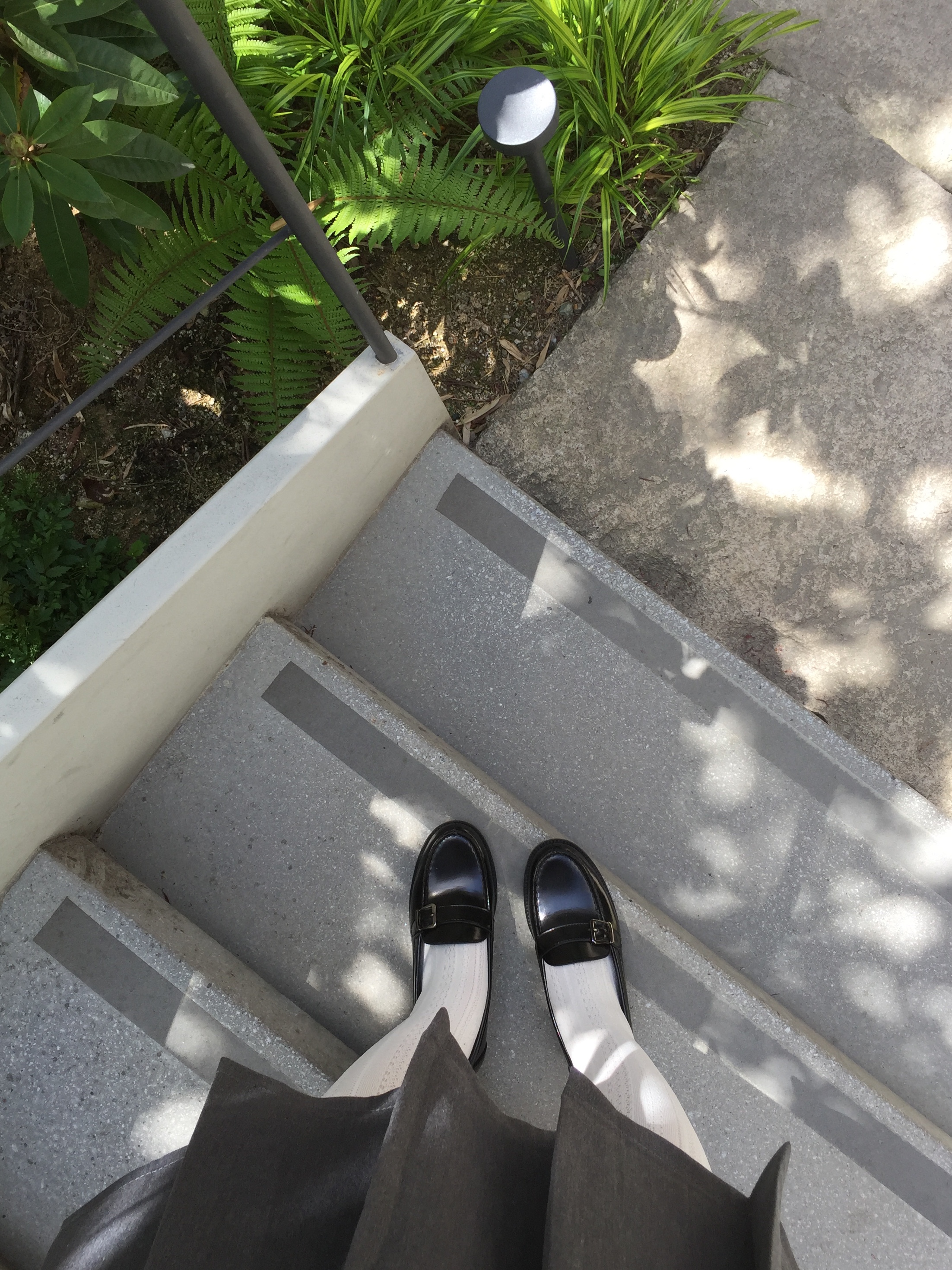 Haruta HS-4600 Ring Strap Heel Loafer Black 착용 스타일 - 9