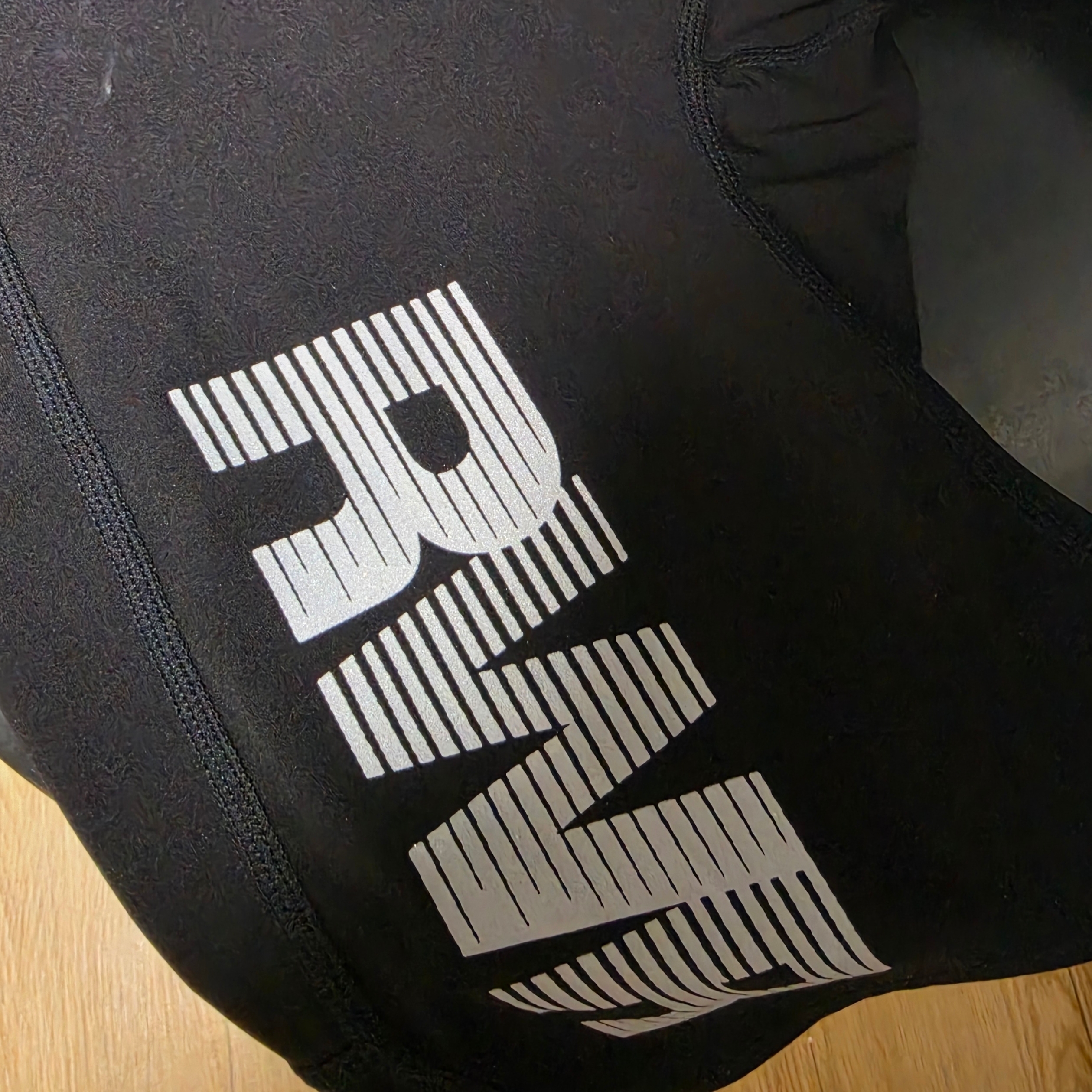[KREAM 단독] runwhither Half Tights Black, [KREAM 단독] runwhither Watch-Hole Sleeve Grey 착용 스타일 - 2