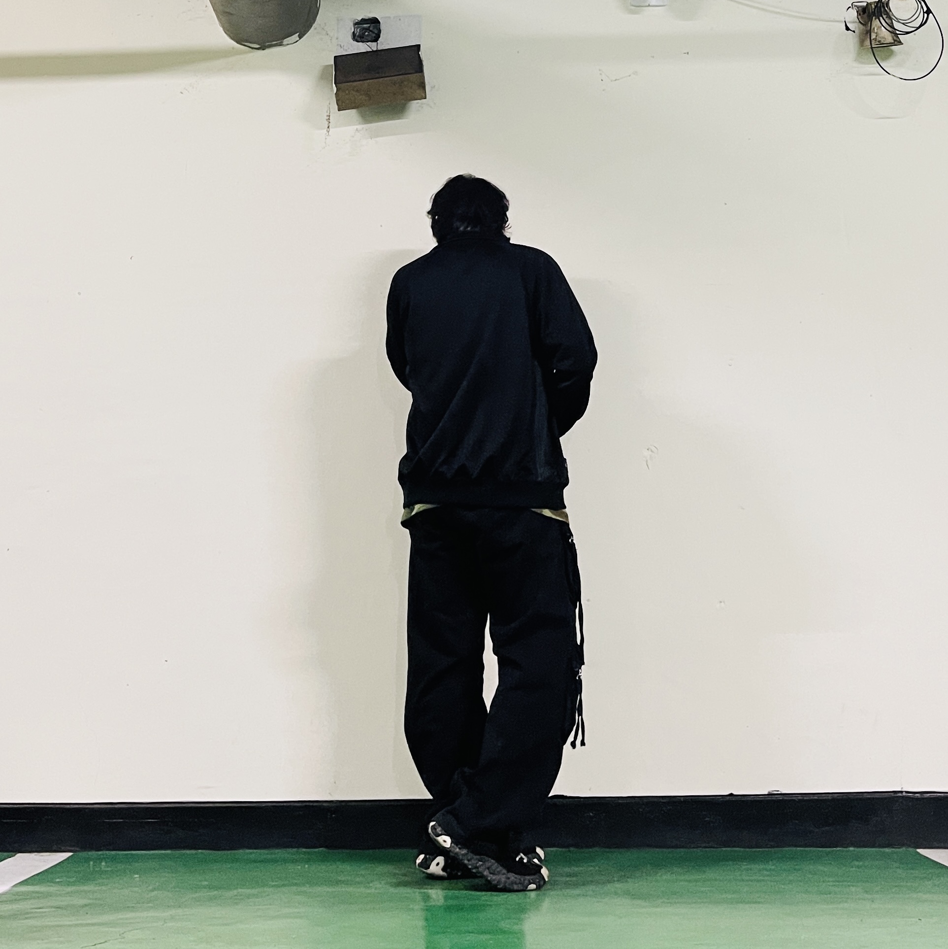 Needles Track Jacket Poly Smooth Black 착용 스타일 - 2