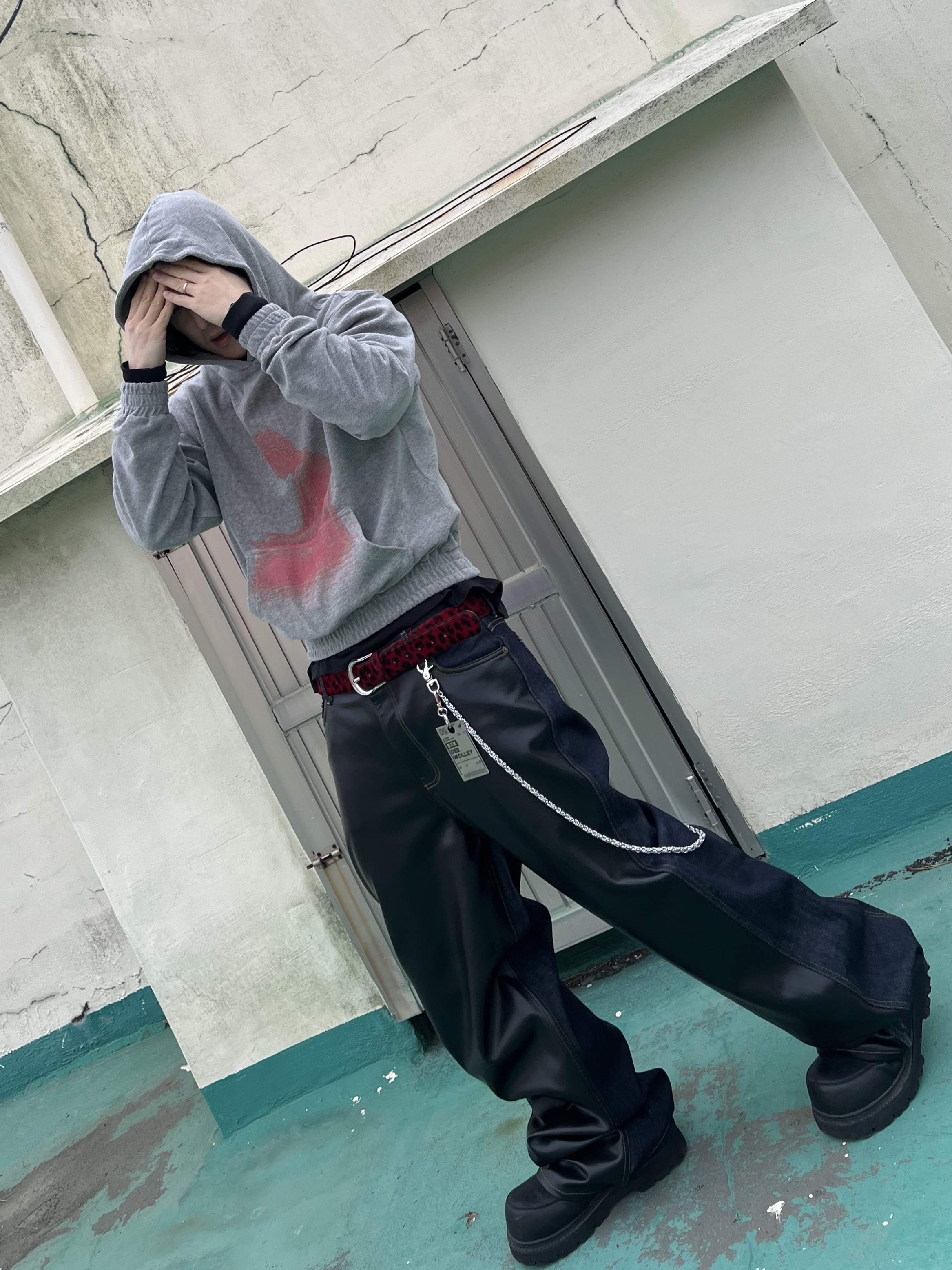 emostanceclub French Terry Buddha Hoodie, emostanceclub Leather Panel Half and Half Denim Indigo 착용 스타일 - 7
