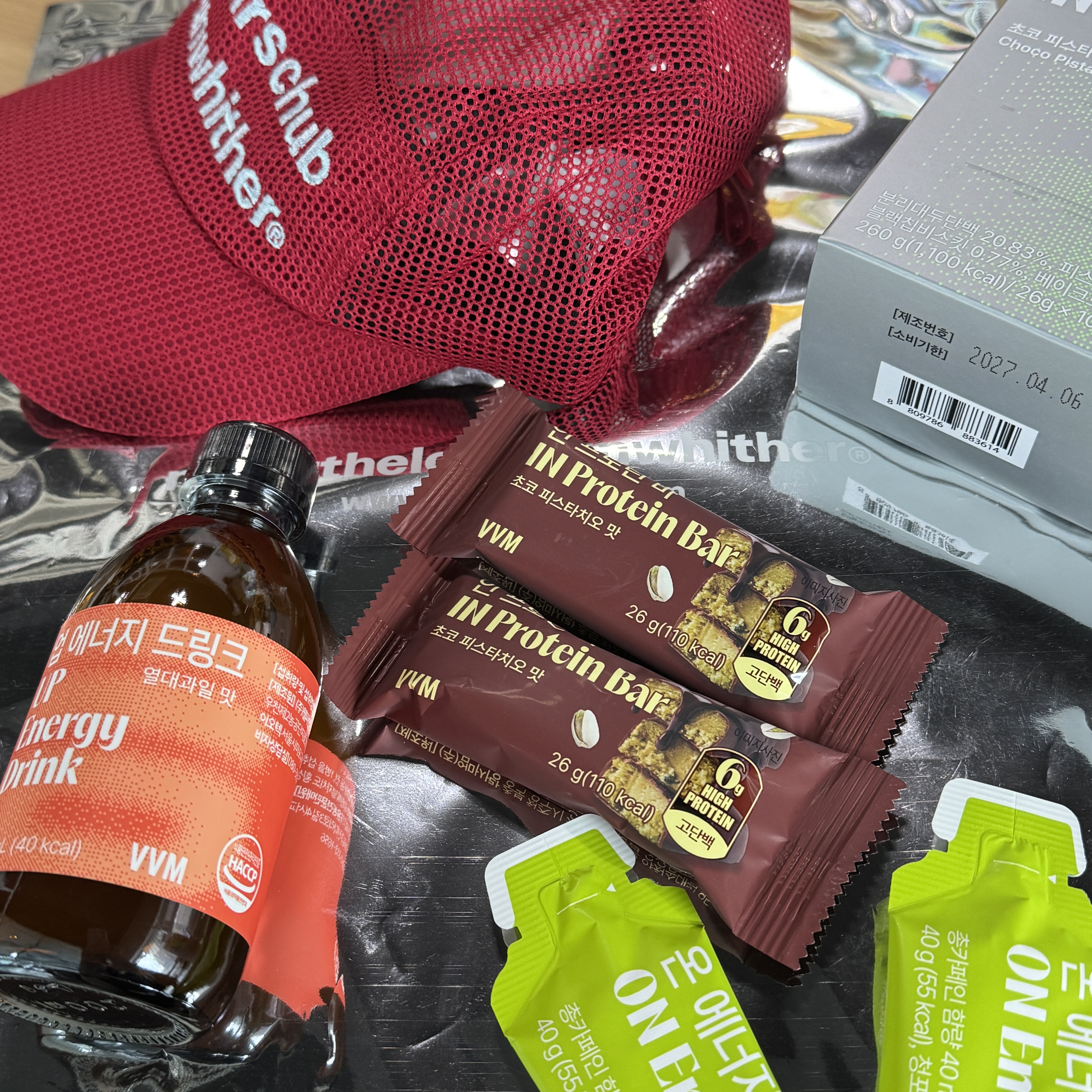 [KREAM 단독] RWR x MEHR Mesh Cap Red, [KREAM 단독] VVM ON,UP,IN Energy 3set 착용 스타일 - 6