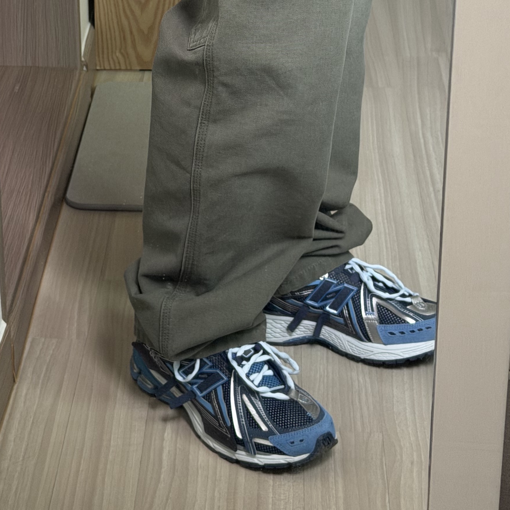 New Balance 1906A Sea Stone Nb Navy 착용 스타일 - 2