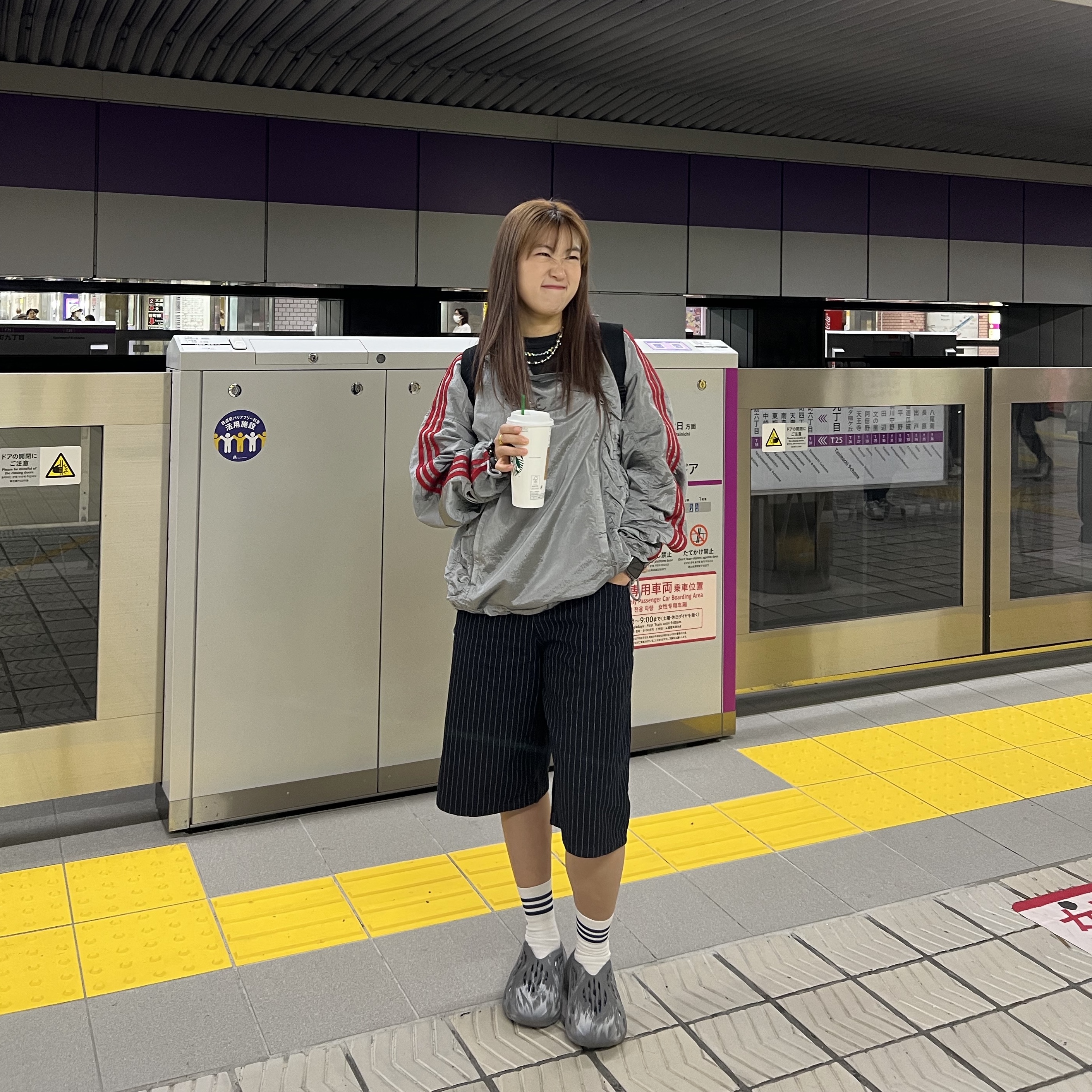 Zara x Champion Striped Baggy Fit Shorts Blue, Adidas x Thug Club Woven Track Top Light Onix Silver Metallic - KR Sizing 착용 스타일 - 2