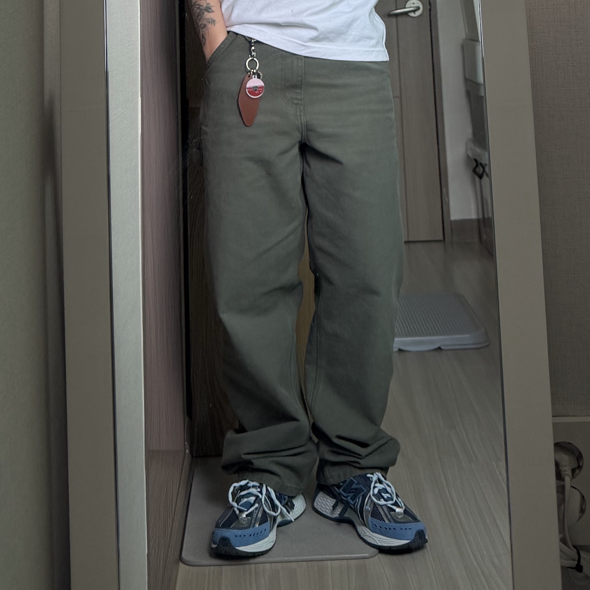 New Balance 1906A Sea Stone Nb Navy 착용 스타일 - 1
