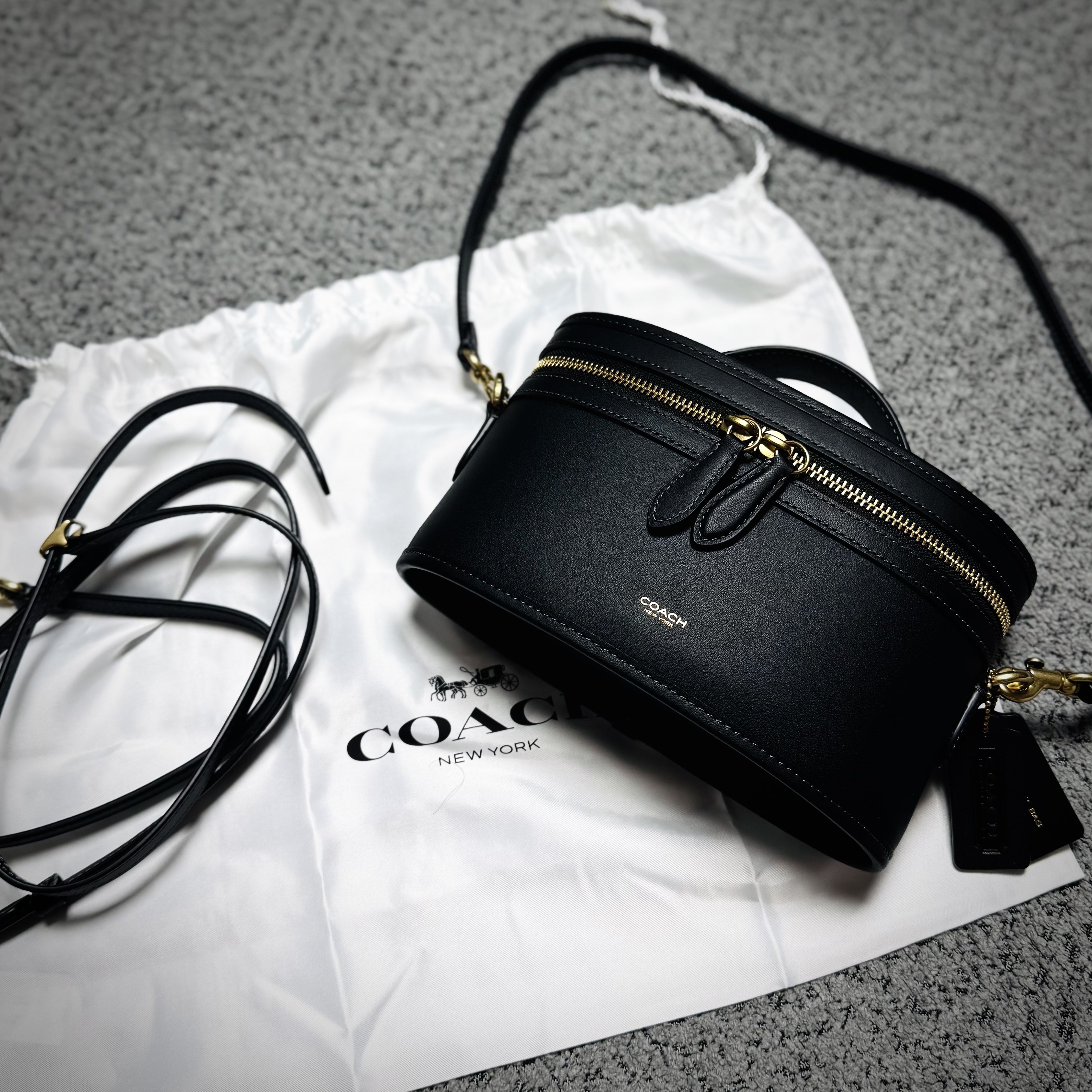 Coach Trail Bag Brass Warm Brown 착용 스타일 - 1