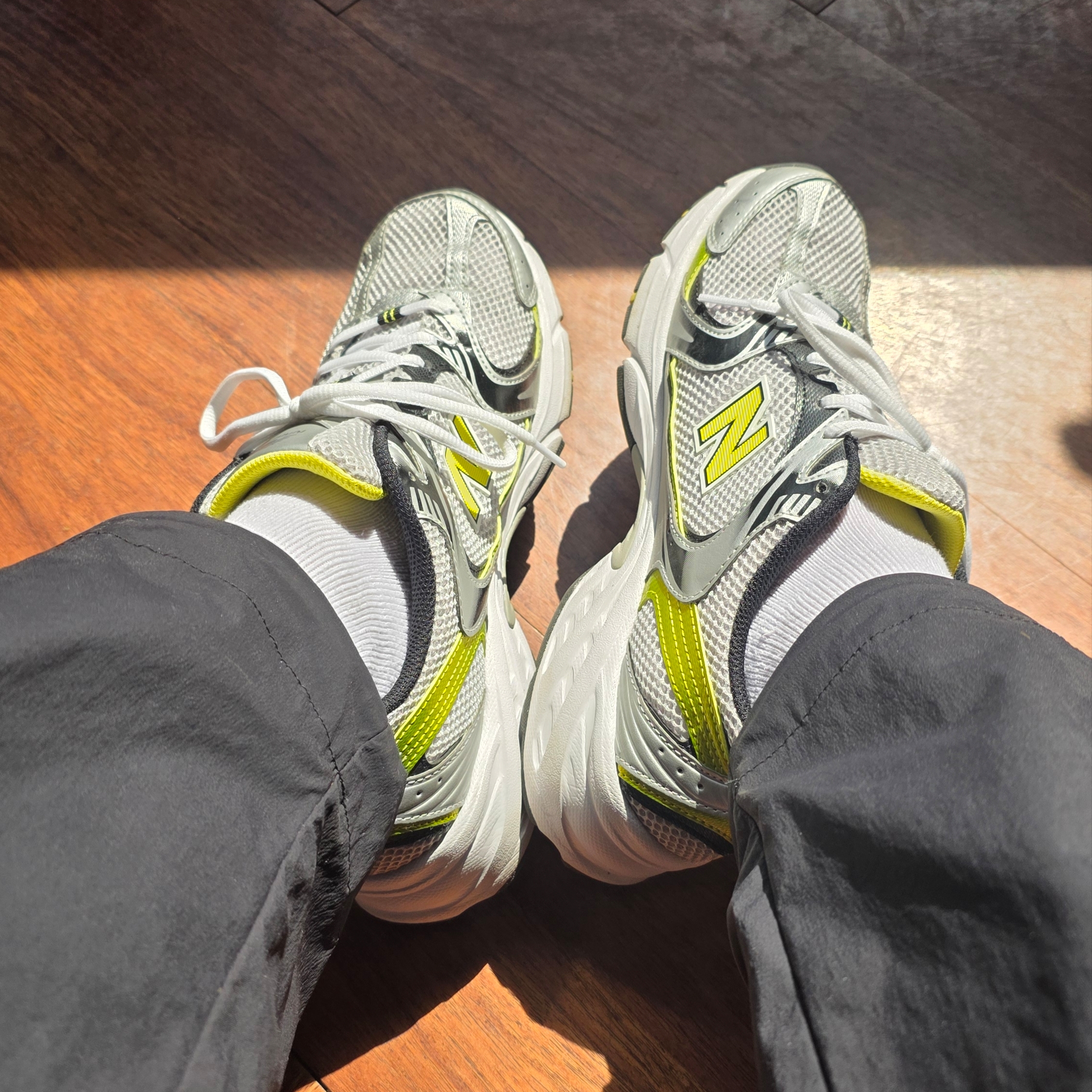 New Balance 530 Silver 착용 스타일