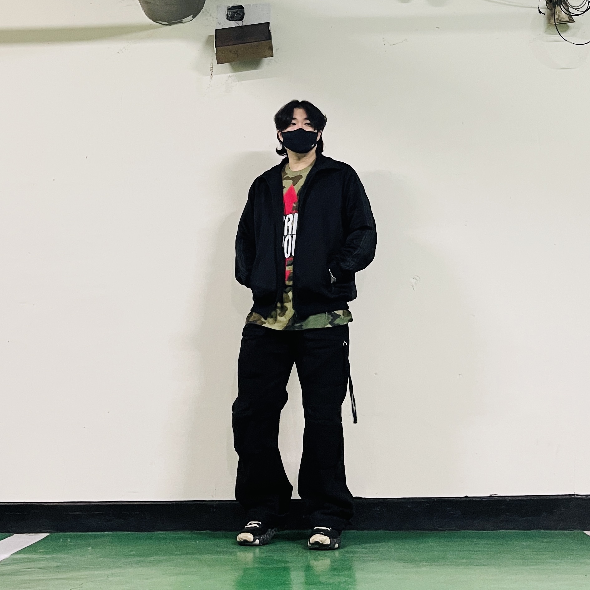 Needles Track Jacket Poly Smooth Black 착용 스타일 - 3