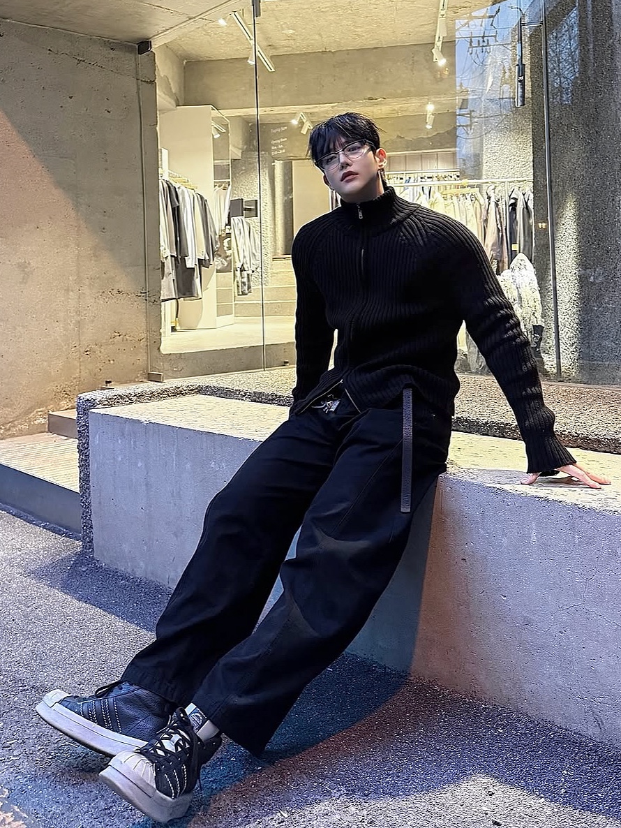 PHOS333 M Stand Neck Knit Zip-Up Black 착용 스타일 - 3