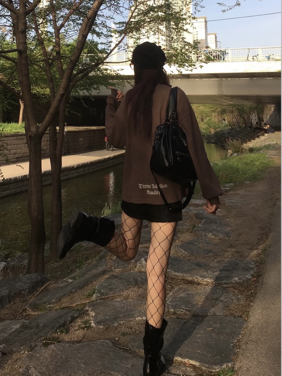 PHOS333 Divine Waffle Long Sleeved Dark Brown 착용 스타일 - 5