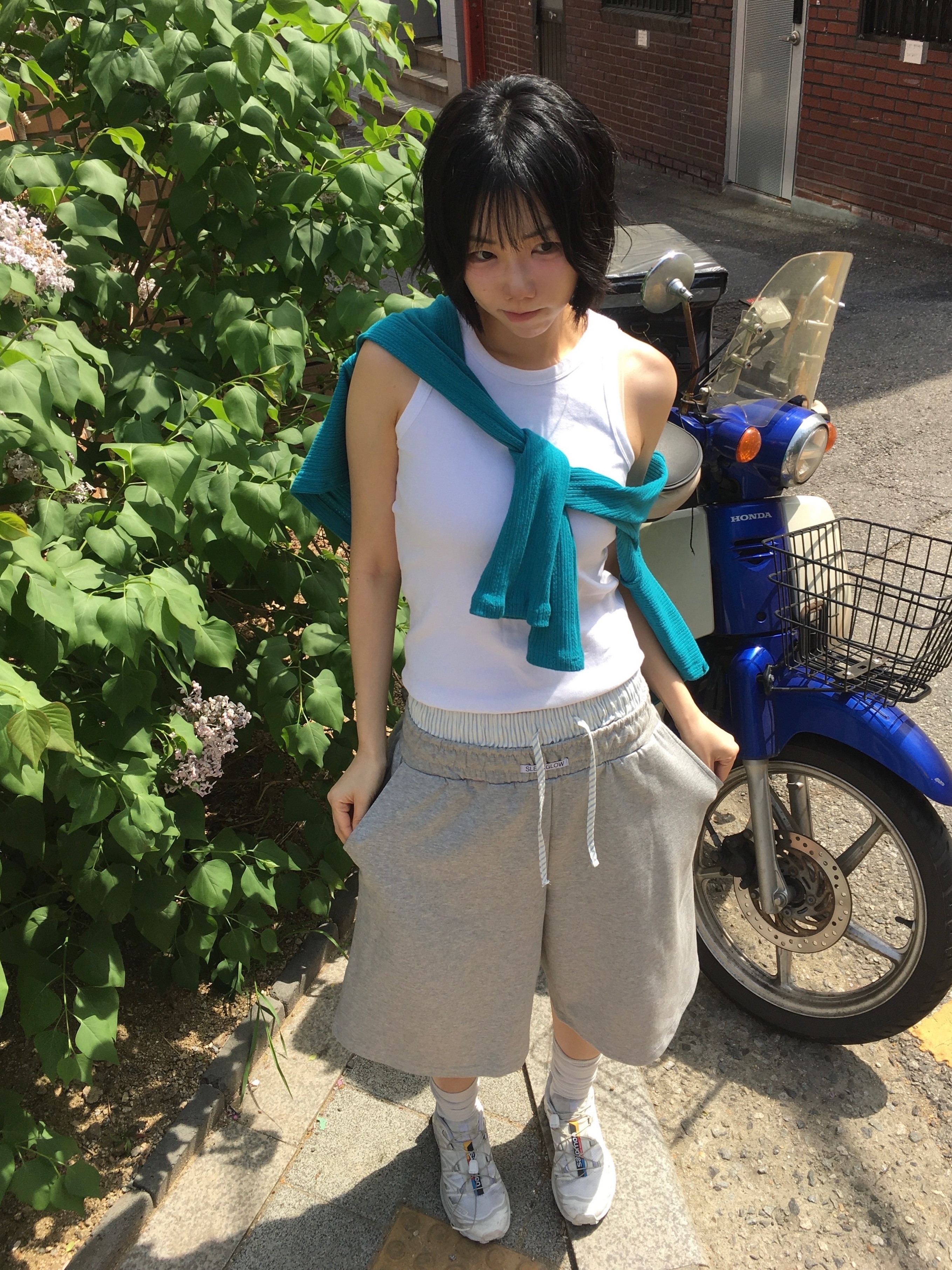 SLEEKGLOW Boxer Trunk Bermuda Pants Gray 착용 스타일 - 1