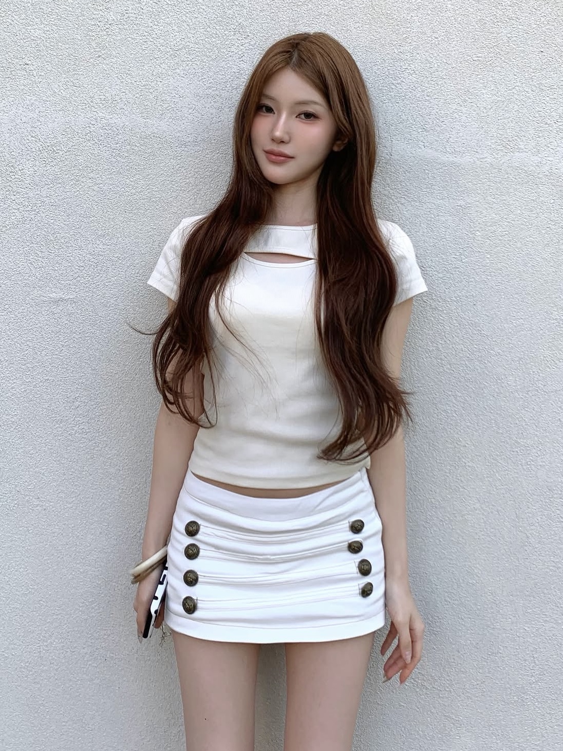 PHOS333 W Slim Fit Slit T-Shirt Cream 착용 스타일 - 2