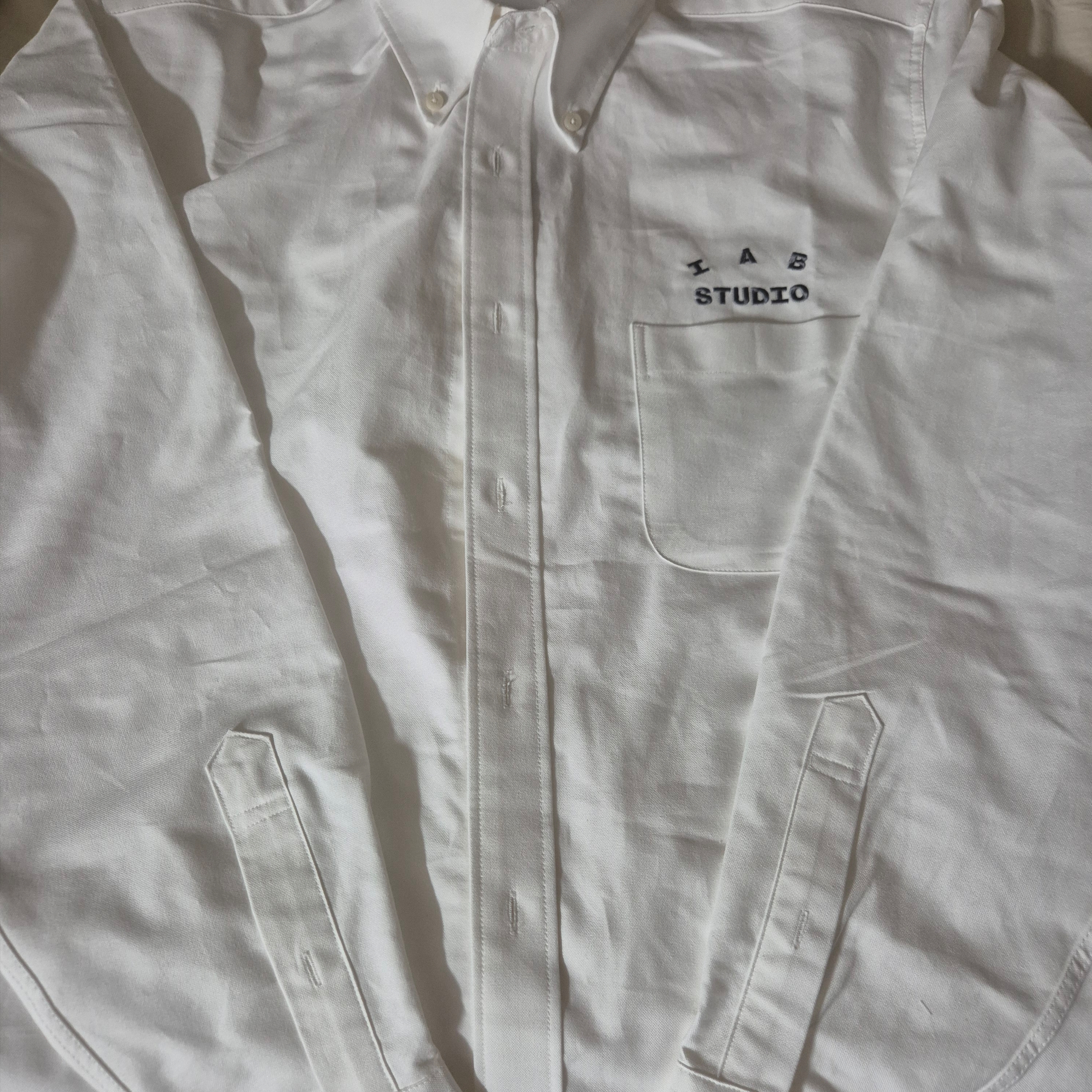 IAB Studio IAB Shirt White 착용 스타일 - 2