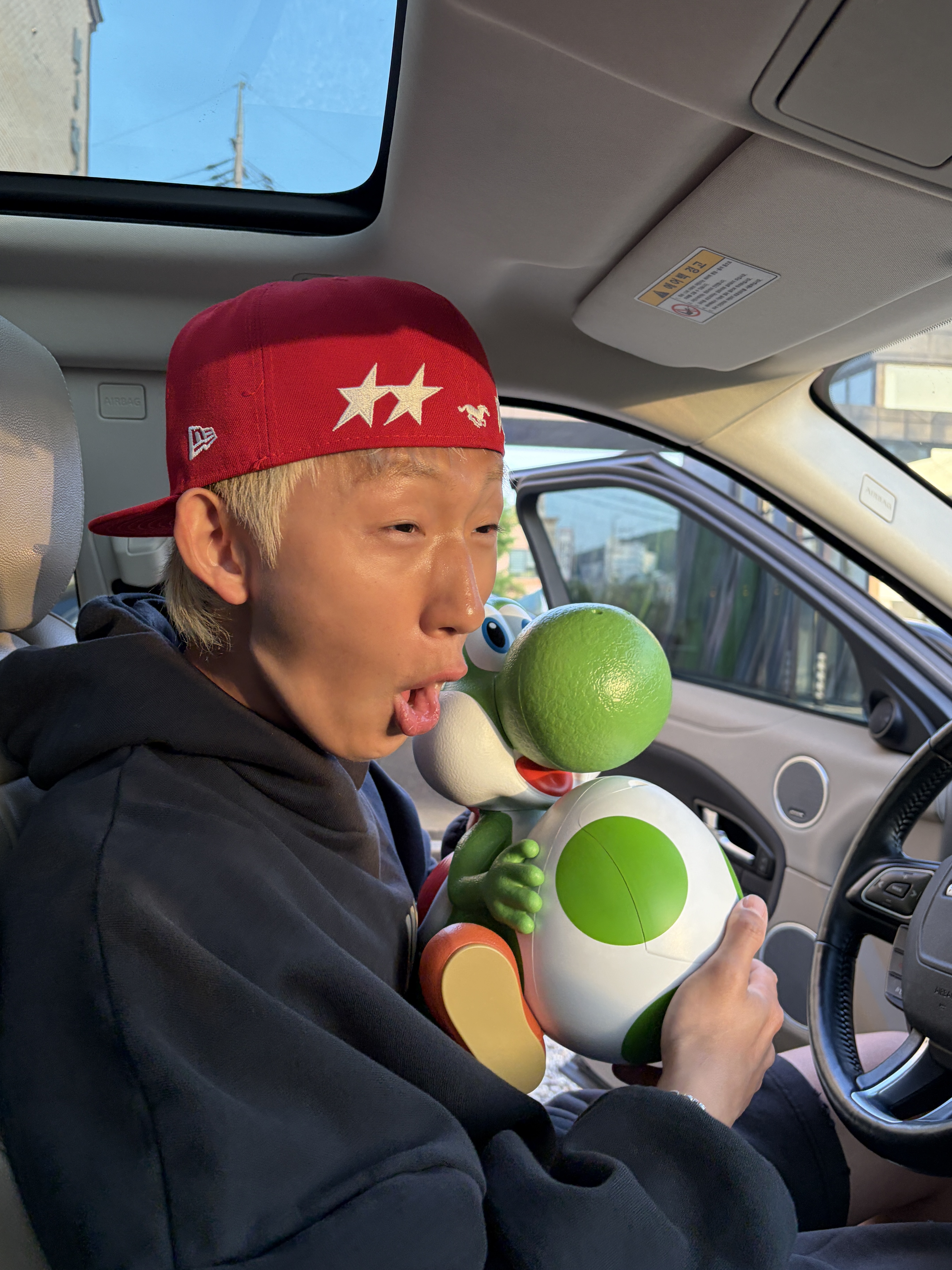 CGV x Super Mario Yoshi Popcorn Bucket 착용 스타일 - 3
