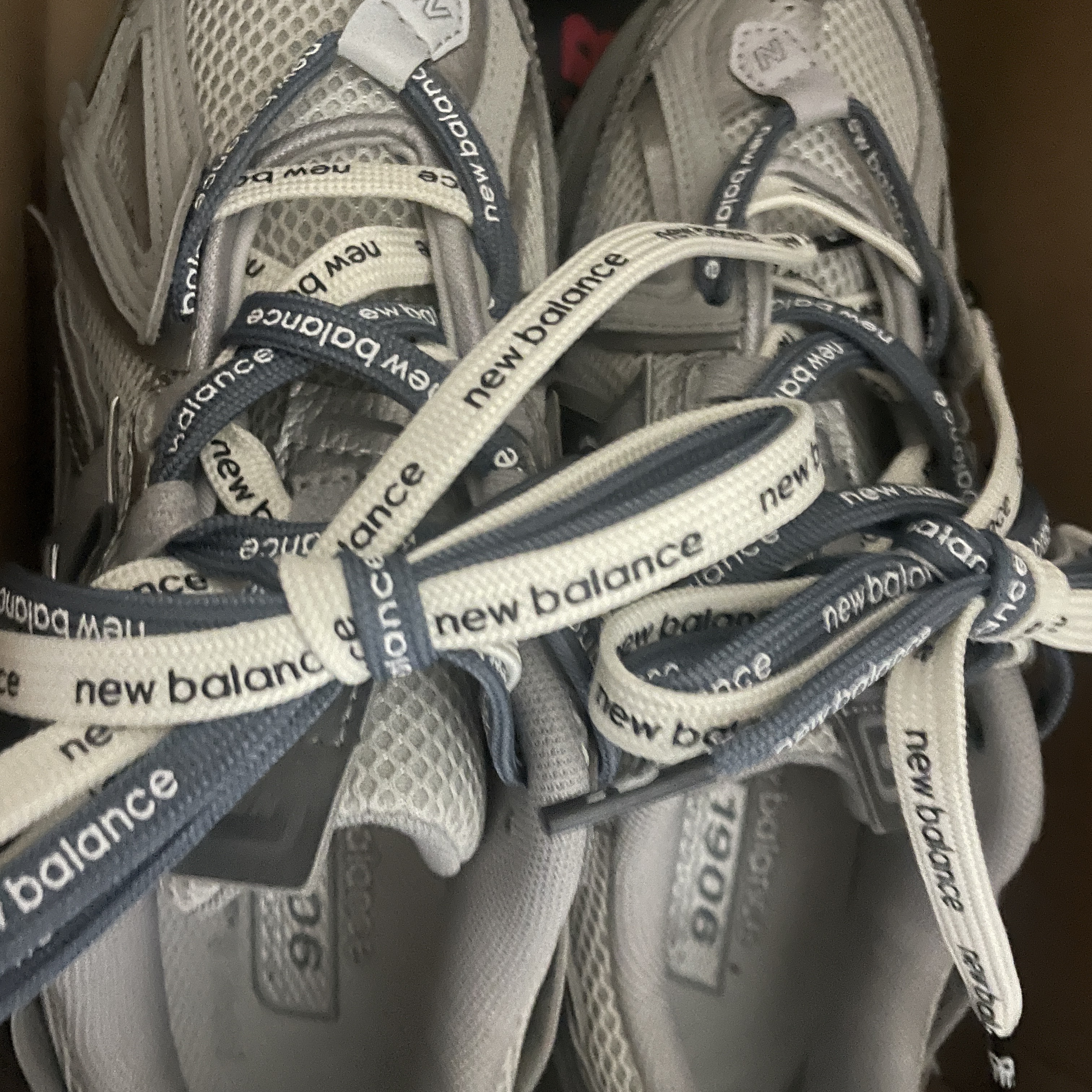 New Balance 1906A Concrete Silver Metallic 착용 스타일