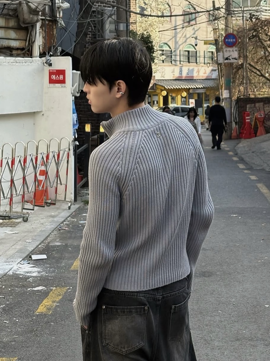 PHOS333 M Stand Neck Knit Zip-Up Grey 착용 스타일 - 3