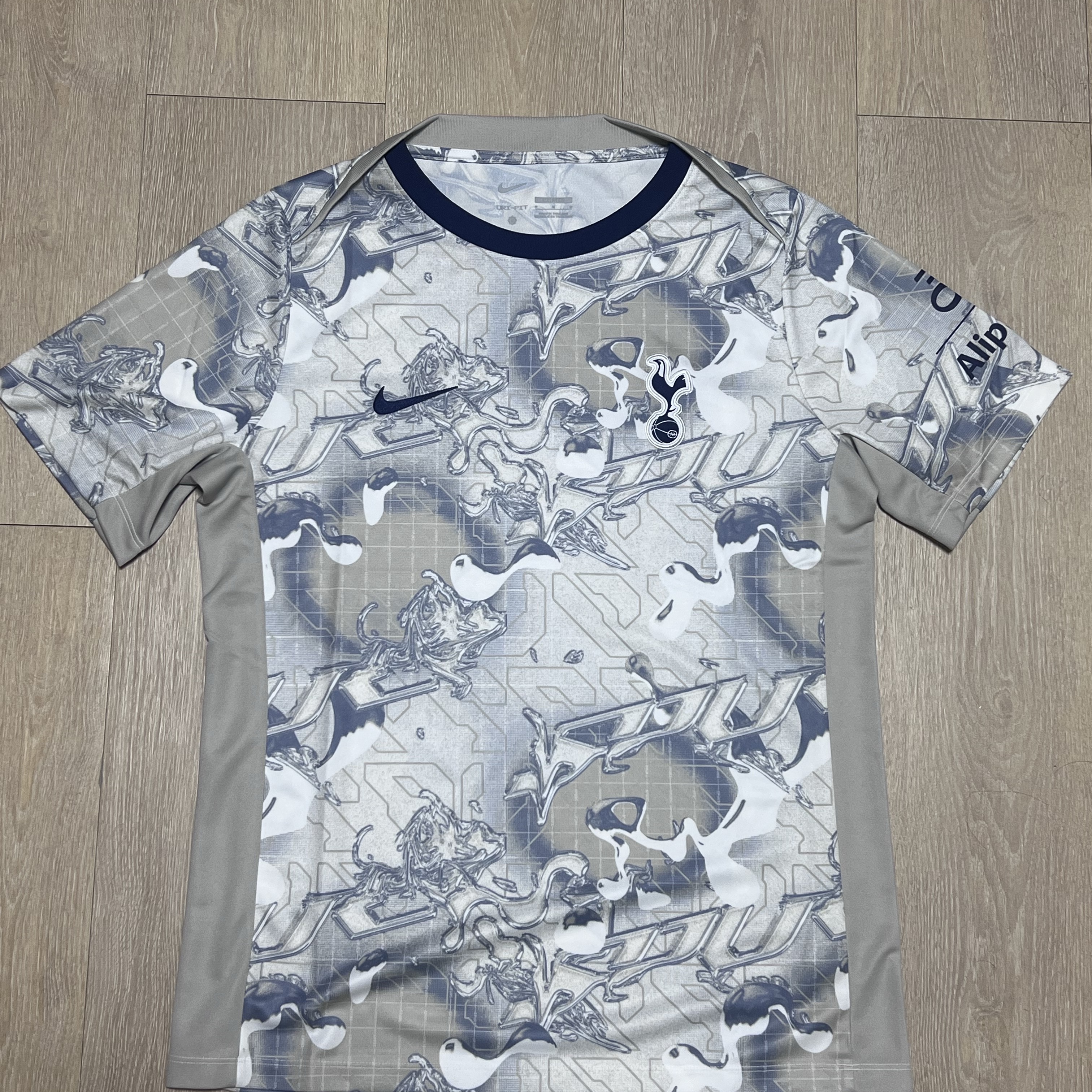 Nike Tottenham Hotspur Academy Pro Home Dri-Fit Football Pre-Match Top White Light Iron Ore (Non Marking Ver.) 착용 스타일