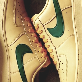 Nike Air Force 1 Low Topaz Gold and Light Laser Orange 착용 스타일