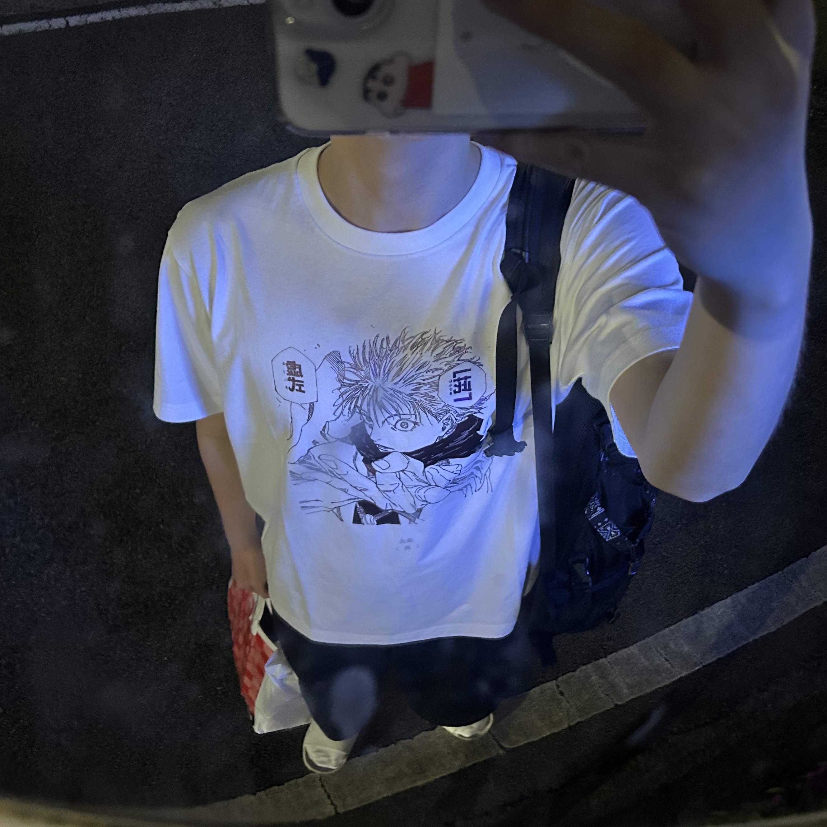 Uniqlo UT Shueisha 100th Anniversary Jujutsu Kaisen T-Shirt White 착용 스타일 - 1