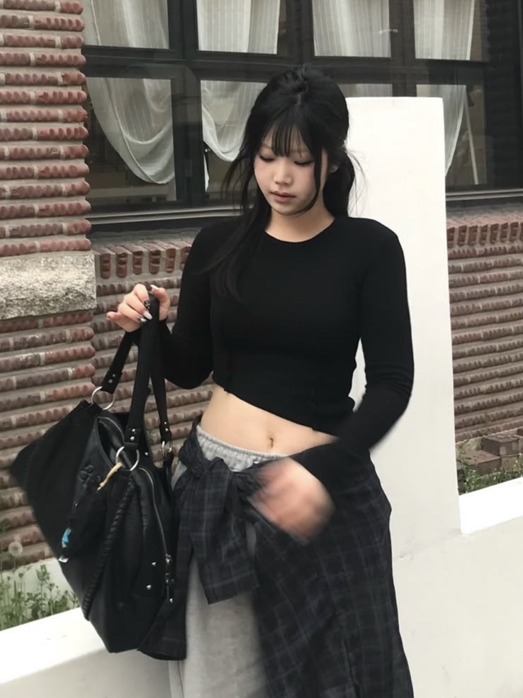 PHOS333 W Diagonal Long Sleeved Black 착용 스타일 - 3