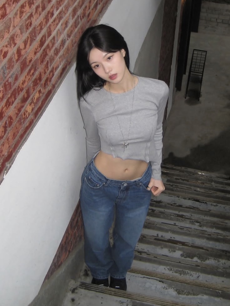 PHOS333 W Loose Fit Denim Pants Indigo Blue, PHOS333 W Diagonal Long Sleeved Melange Grey 착용 스타일 - 1