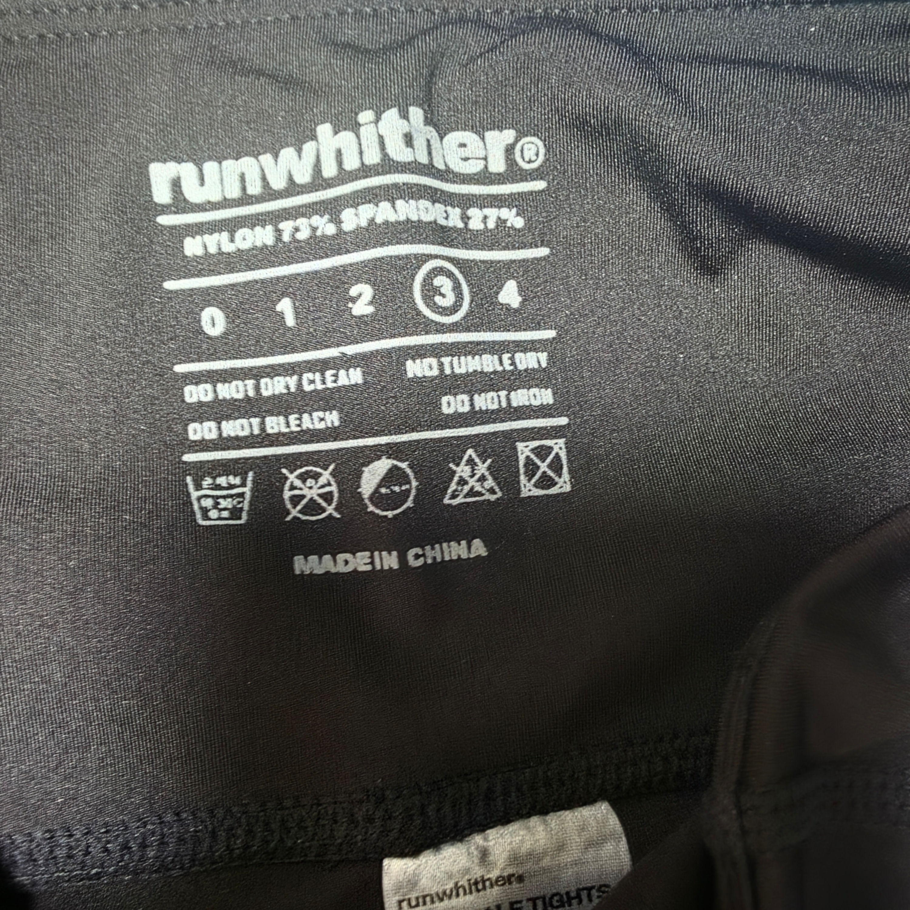 [KREAM 단독] runwhither Half Tights Black, [KREAM 단독] runwhither Watch-Hole Sleeve Grey 착용 스타일 - 3