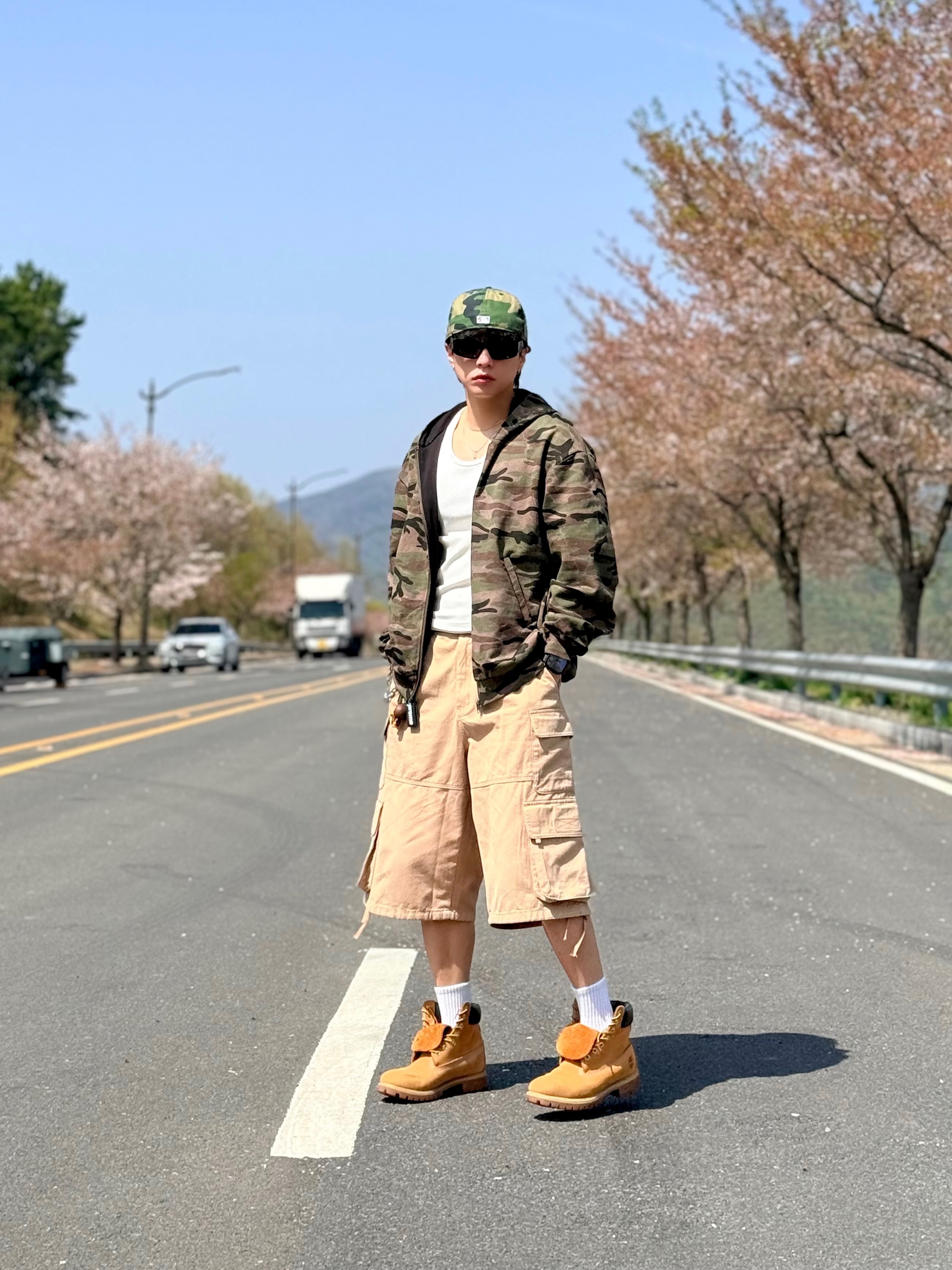 BAPE Baby Milo Keychain Brown, Timberland Premium 6 inch Waterproof Boot Wheat Nubuck - Wide 착용 스타일 - 5