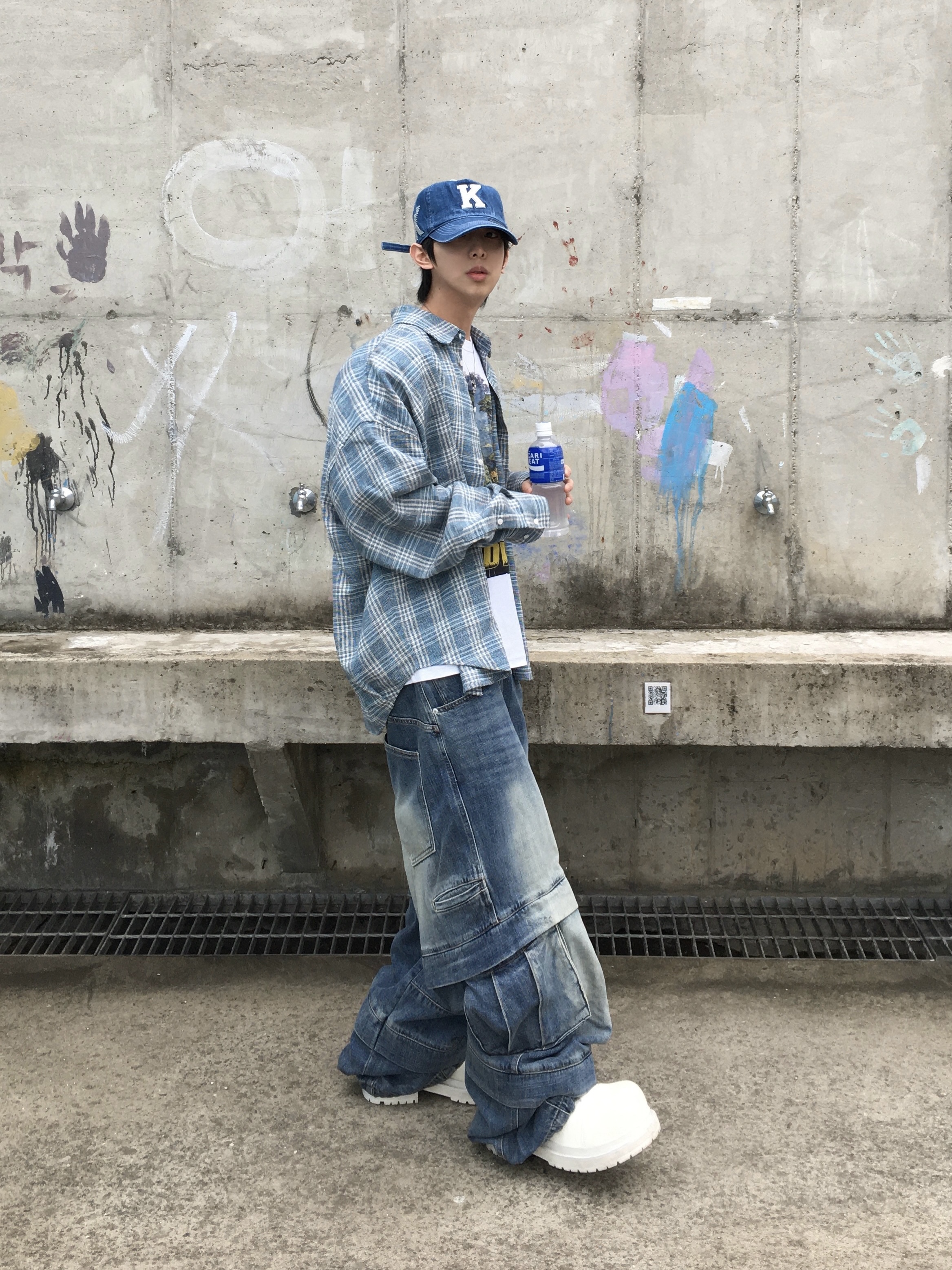 Kamien Belarus Linen Check Shirt, Kamien Titan Baggy Denim Pants Blue 착용 스타일 - 2