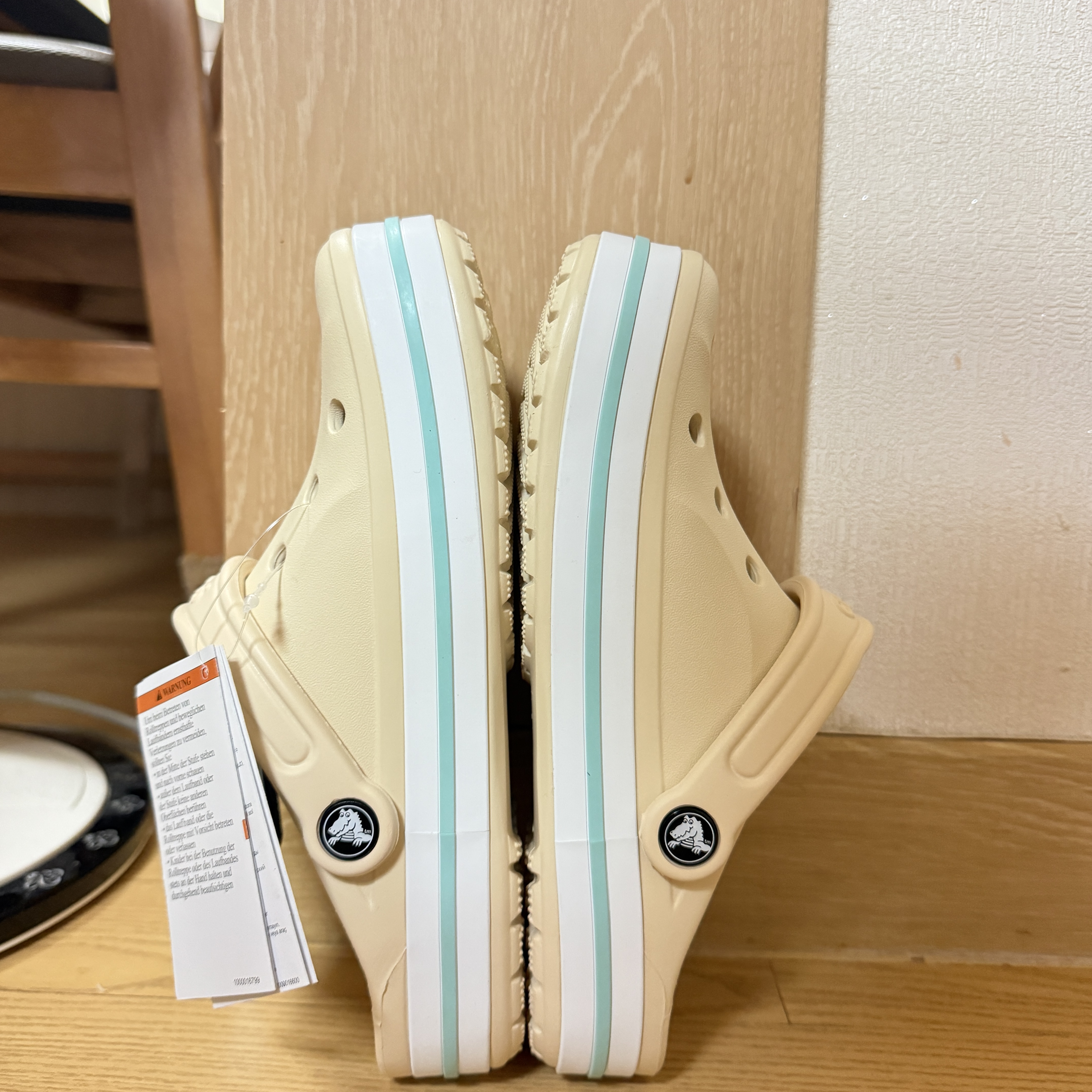 Crocs Bayaband Clog Winter White Multi 착용 스타일 - 1