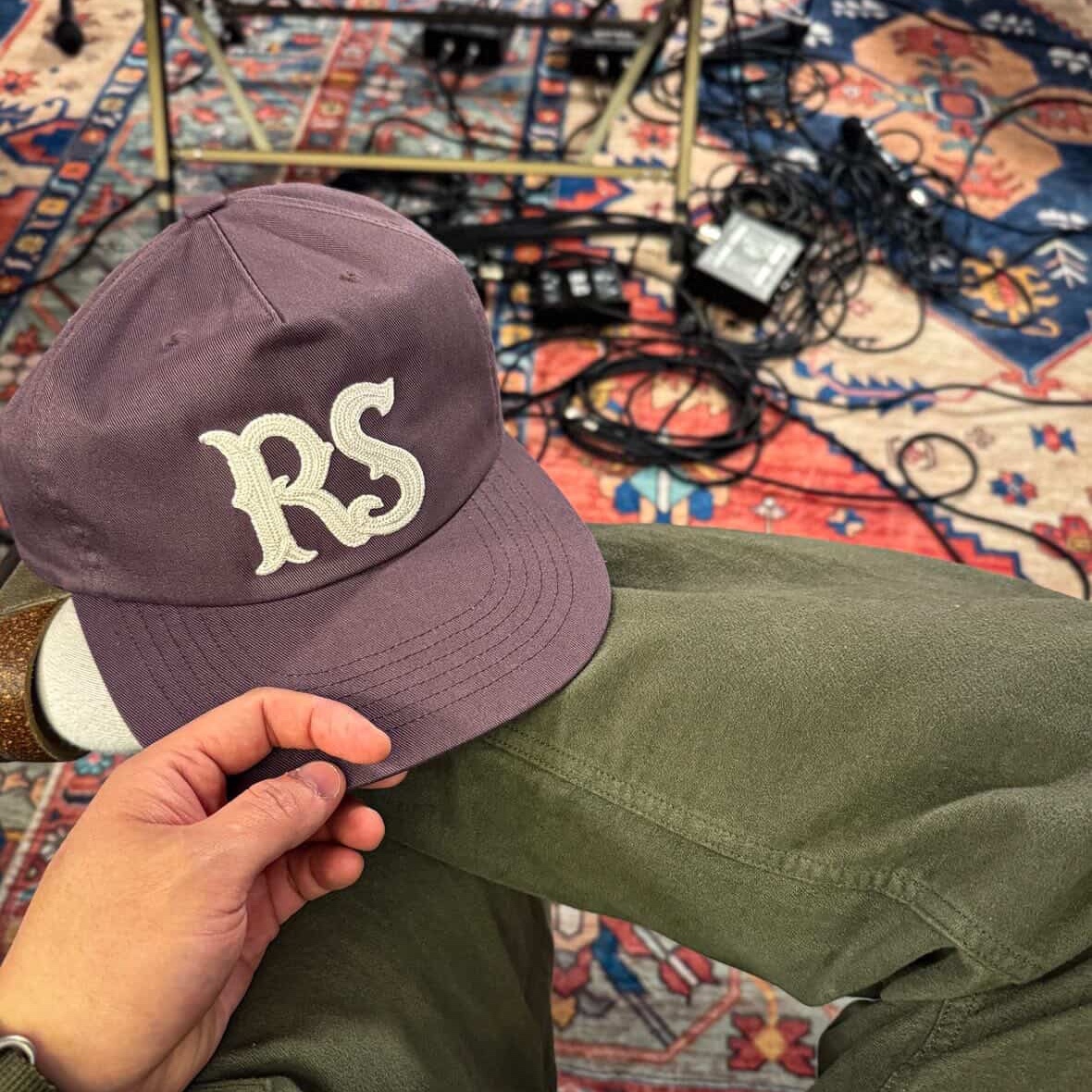 Rust And Stone Chain Stitch Ball Cap Purple 착용 스타일 - 4
