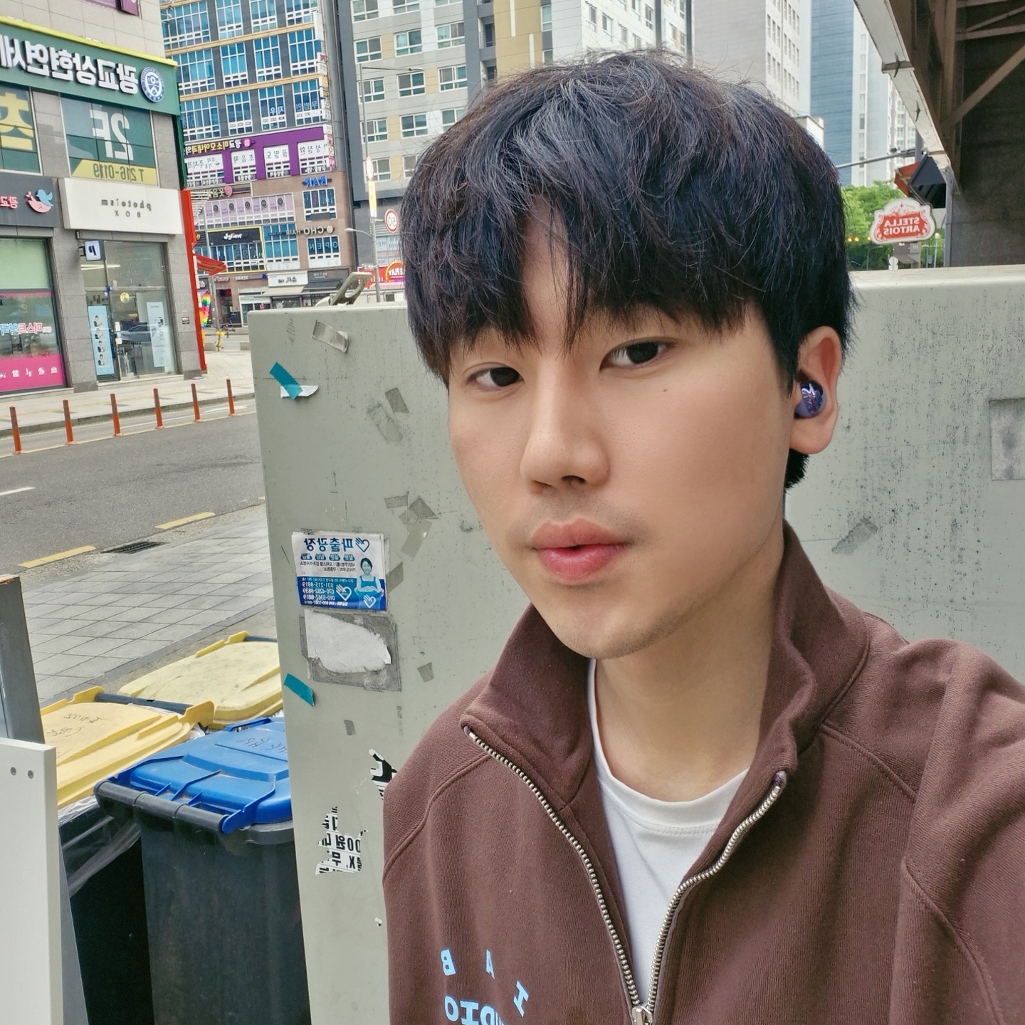 IAB Studio IAB 2Way Full Zip-up Brown 착용 스타일