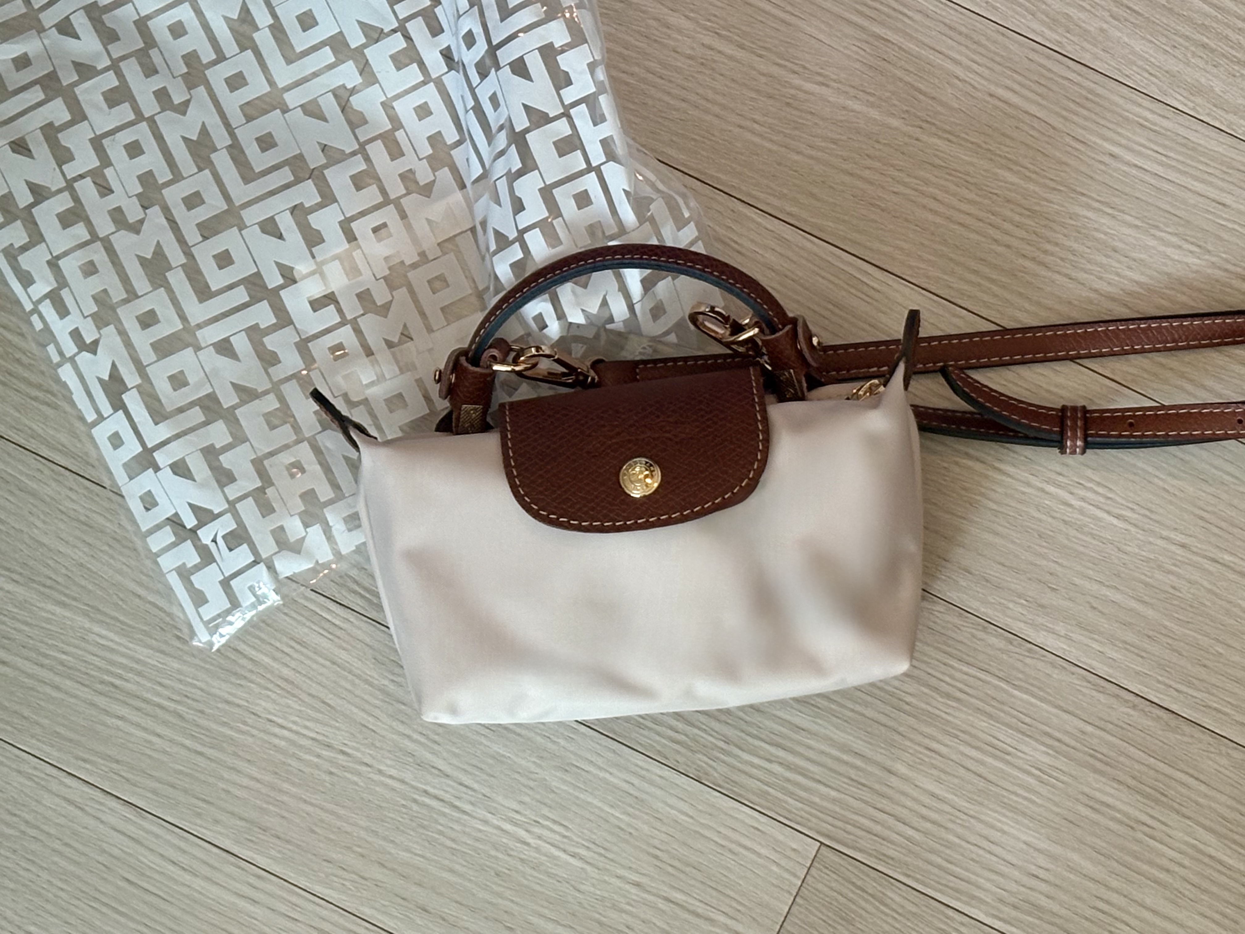 Longchamp Le Pliage Original Handle Pouch Paper 착용 스타일