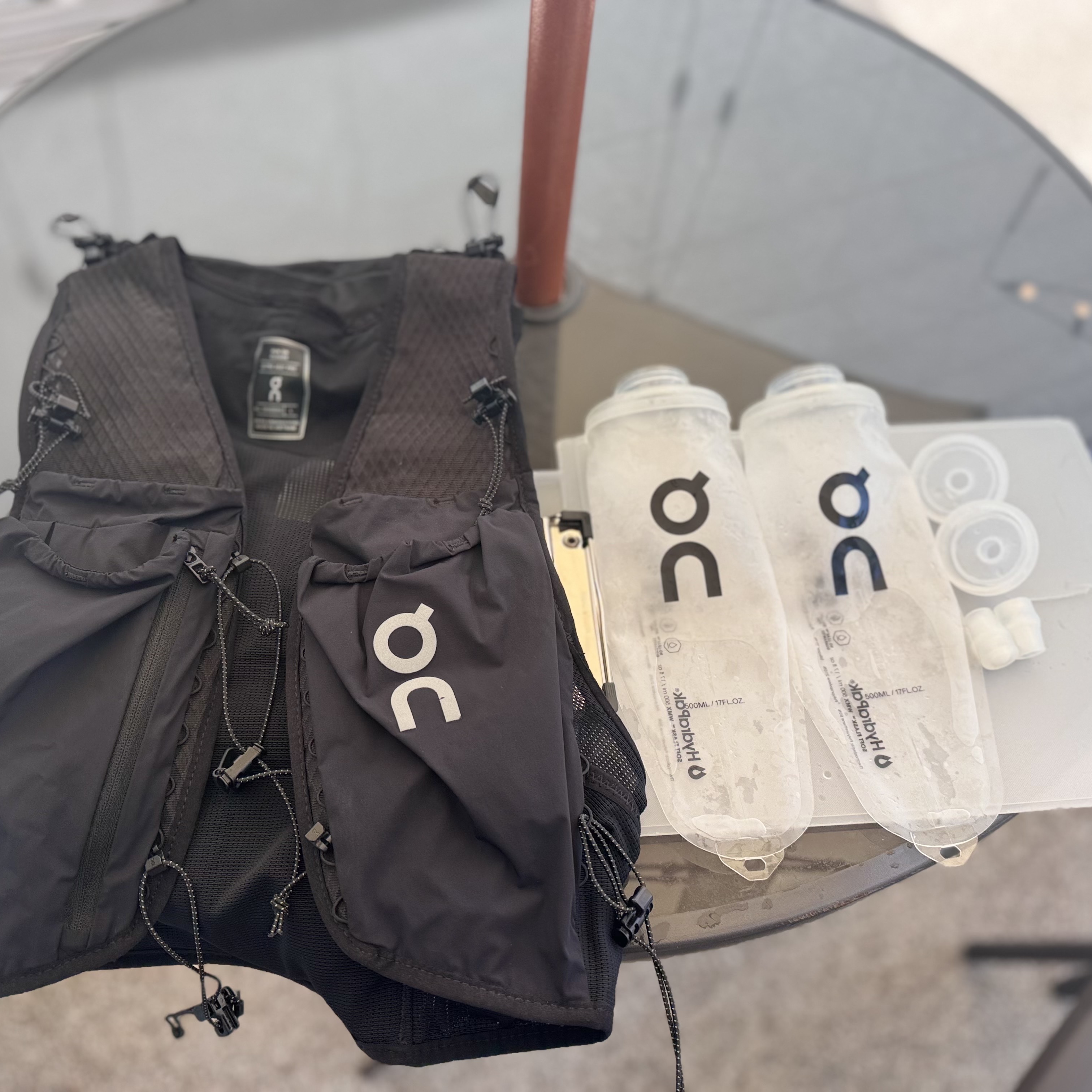 On Running Ultra Vest Pro Black 착용 스타일 - 1